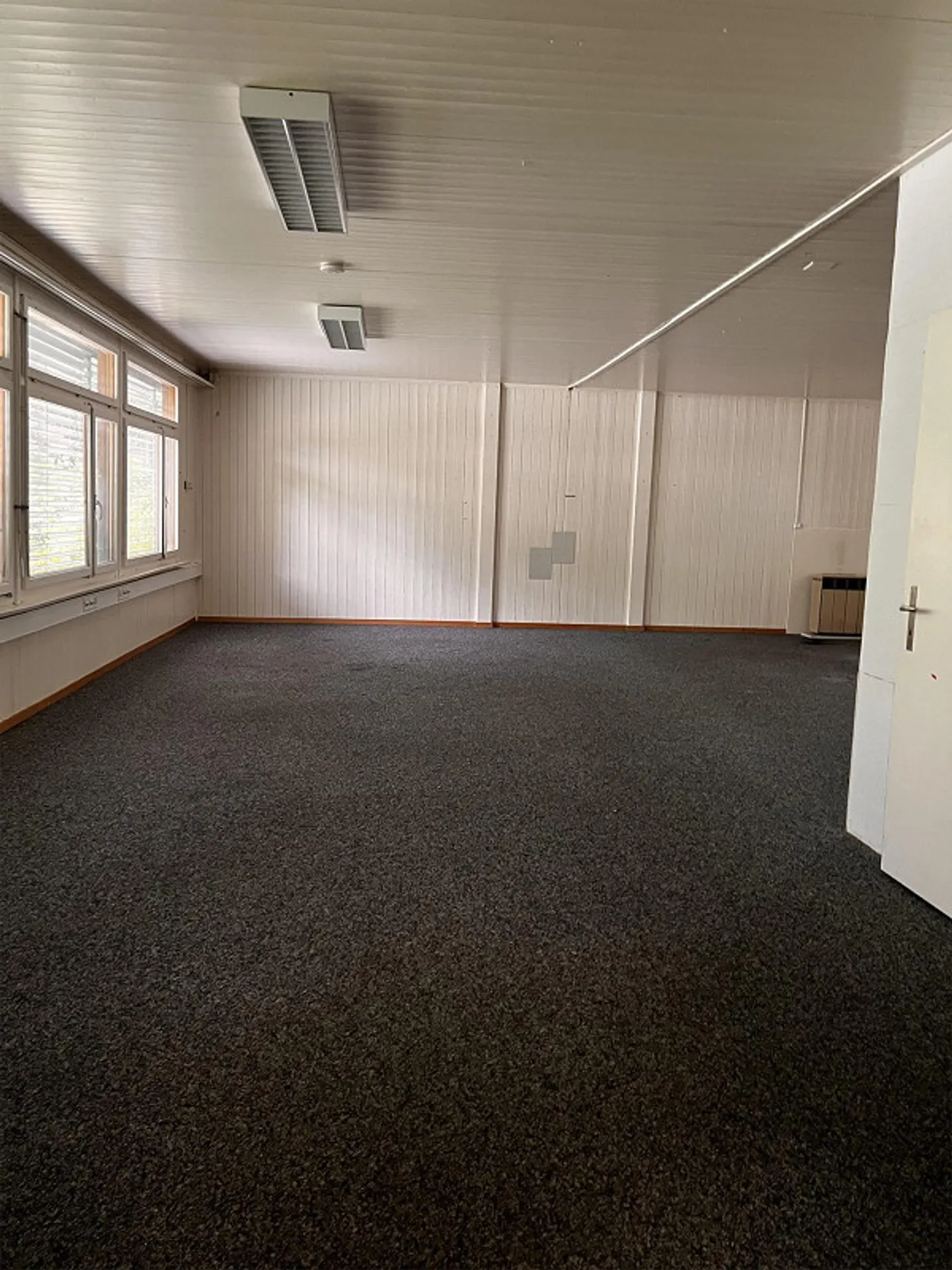 Temporaire : Bureau/Atelier avec Jardin près du Centre-Ville - Photo 2 sur 4