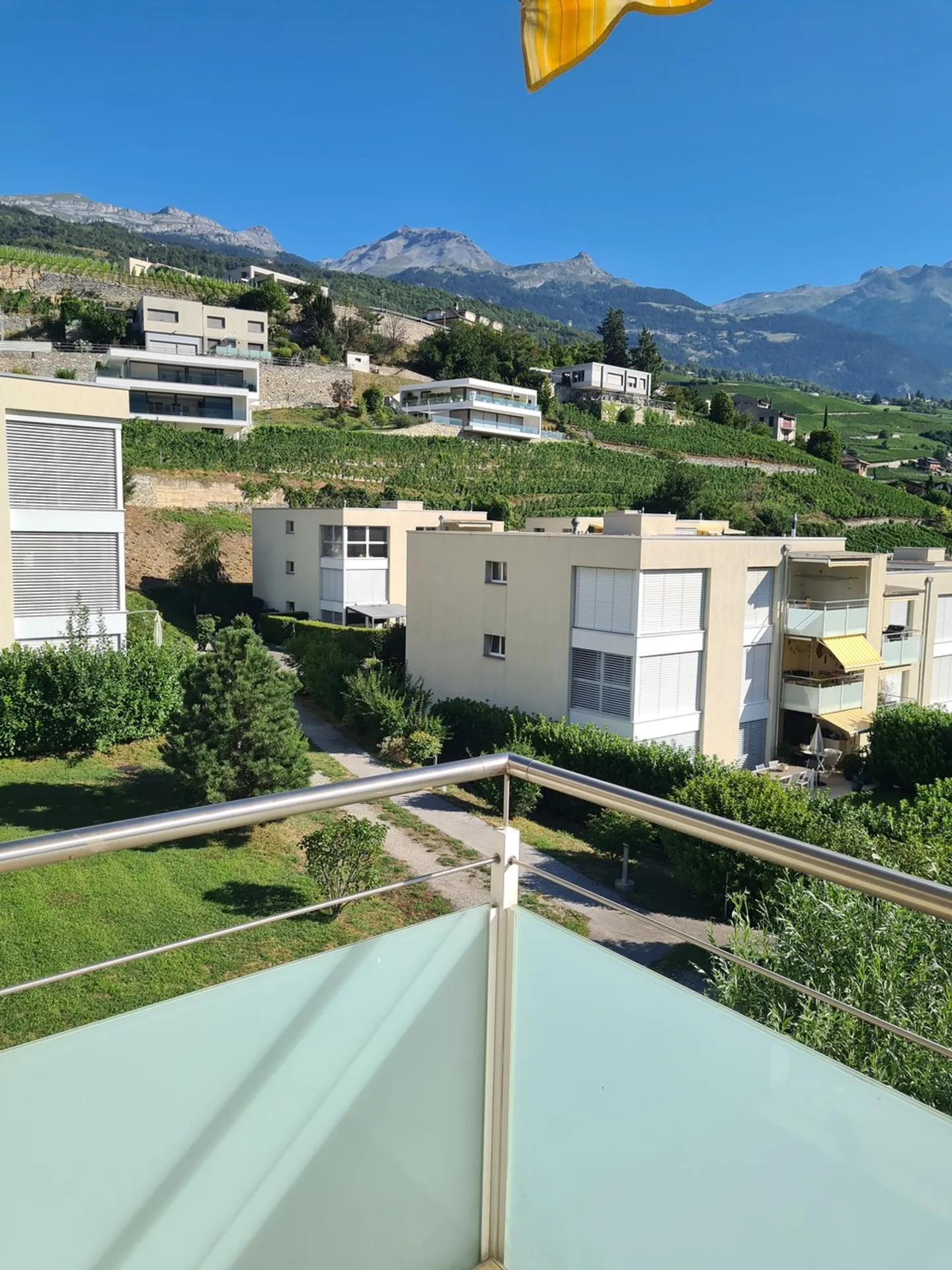 Spacious Apartment with Terrace - Photo 5 of 13
