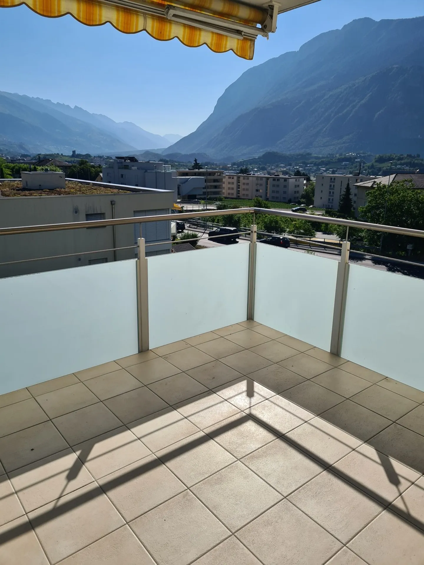 Spacious Apartment with Terrace - Photo 6 of 13