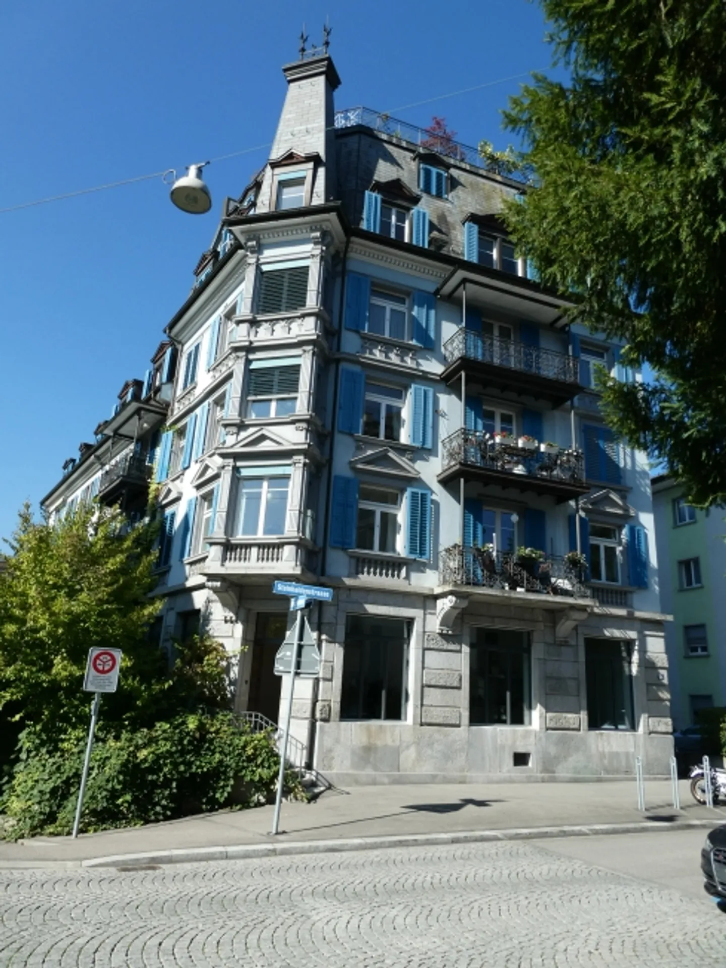 Bijou au milieu de l'étroitesse avec un coin salon vert et confortable - Photo 1 sur 13