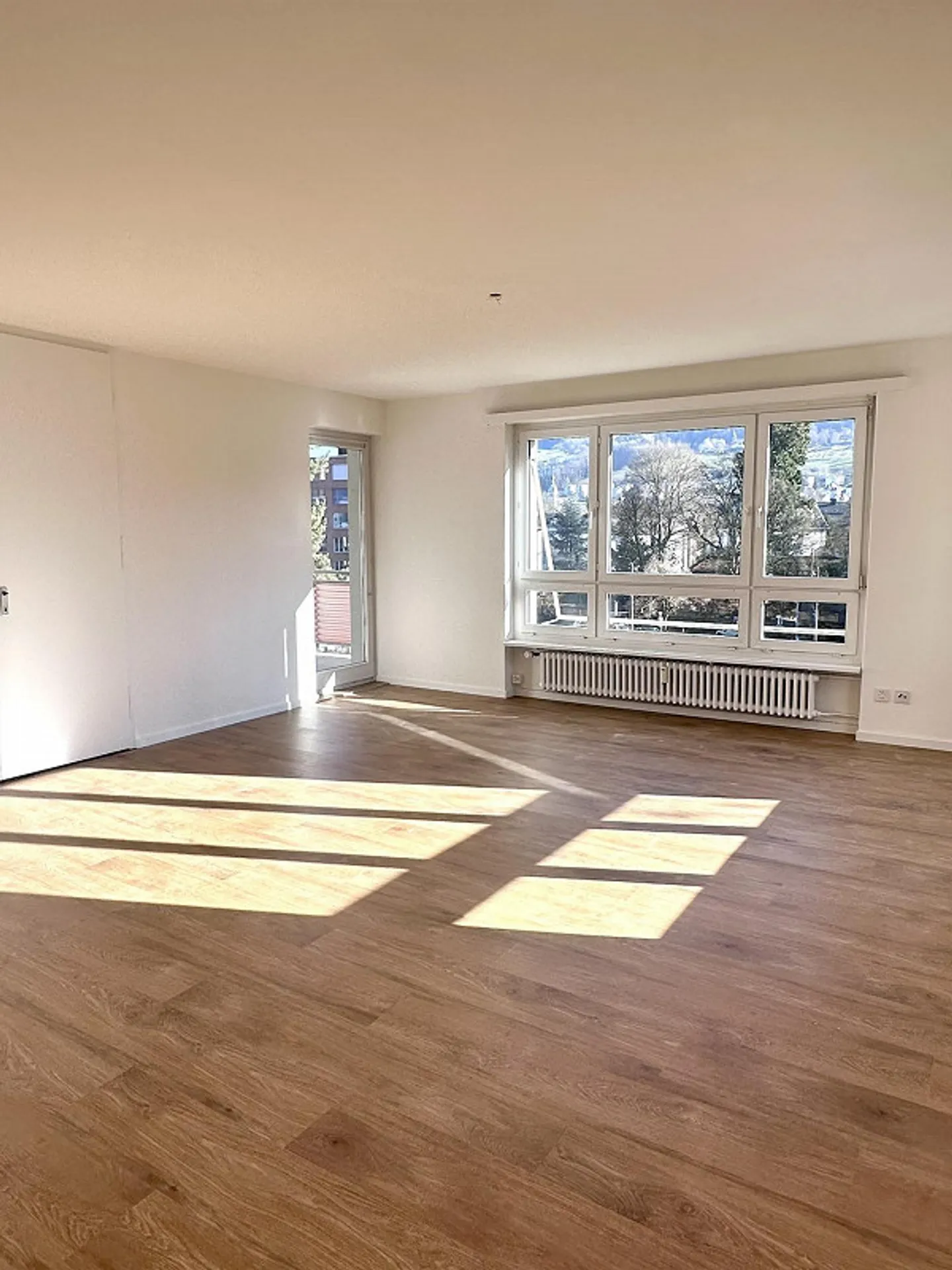 Appartement lumineux de 4,5 pièces dans un emplacement central à Saint-Gall - Photo 1 sur 12