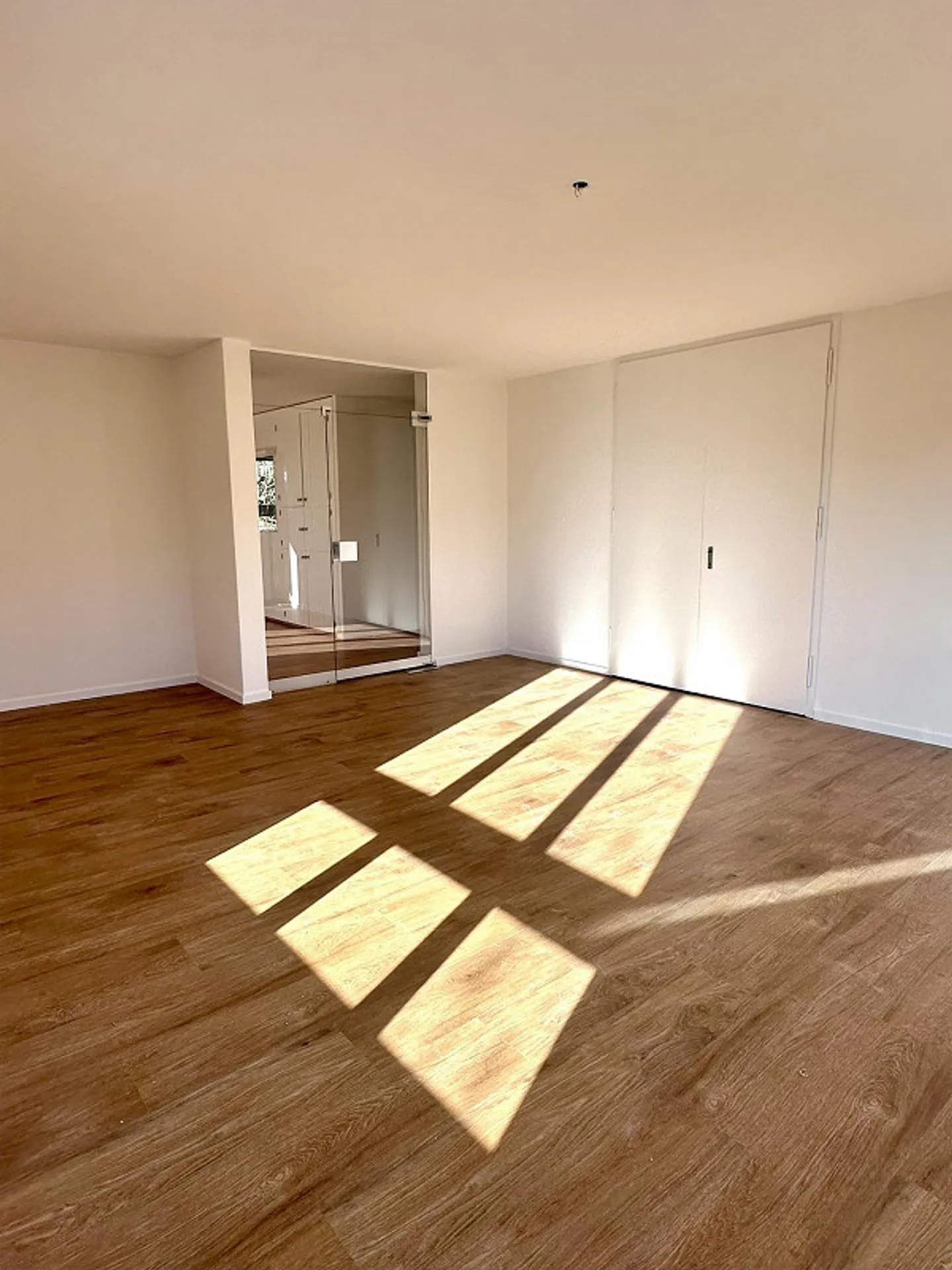 Appartement lumineux de 4,5 pièces dans un emplacement central à Saint-Gall - Photo 2 sur 12