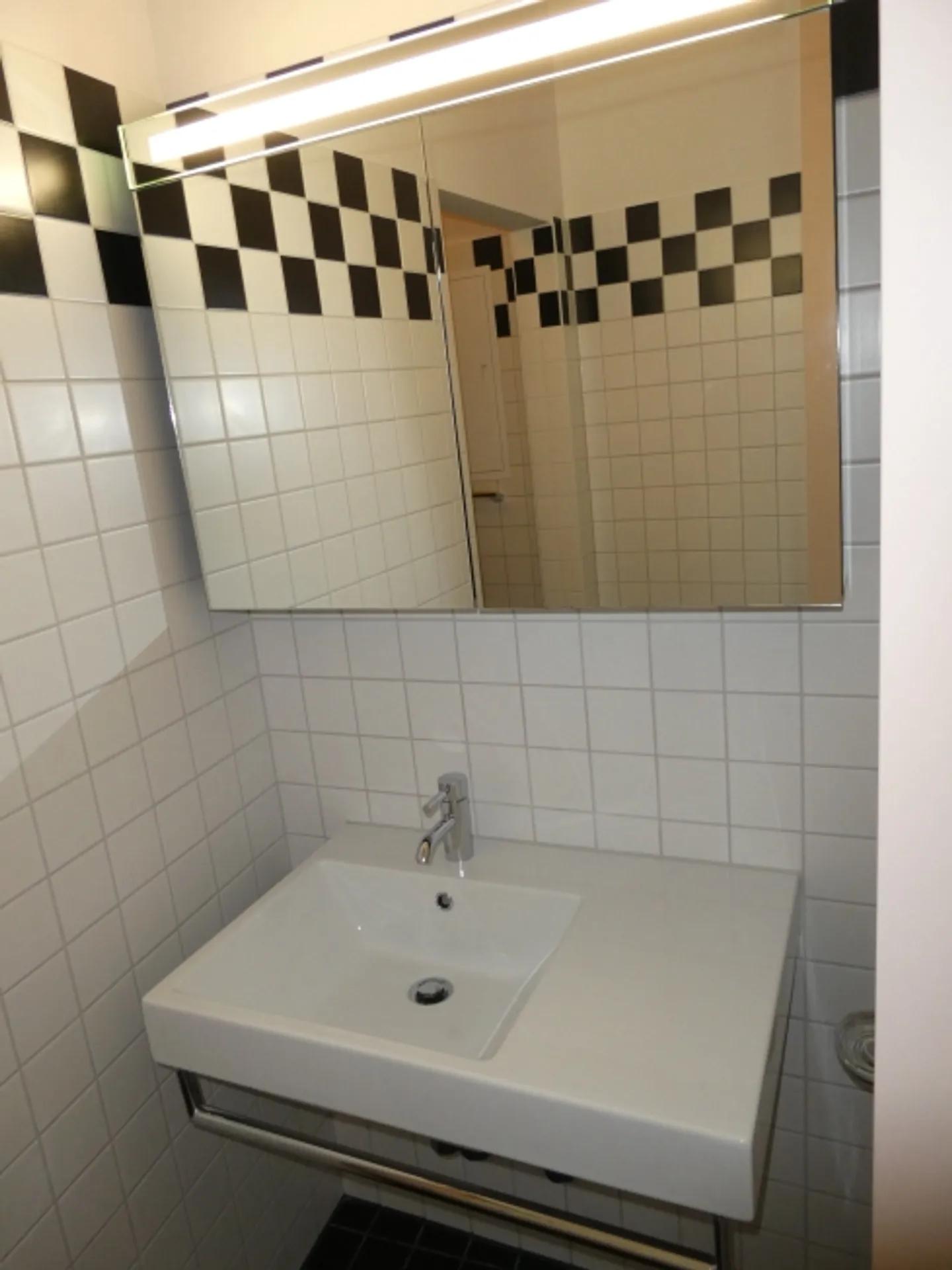 Bijou au milieu de l'étroitesse avec un coin salon vert et confortable - Photo 10 sur 13