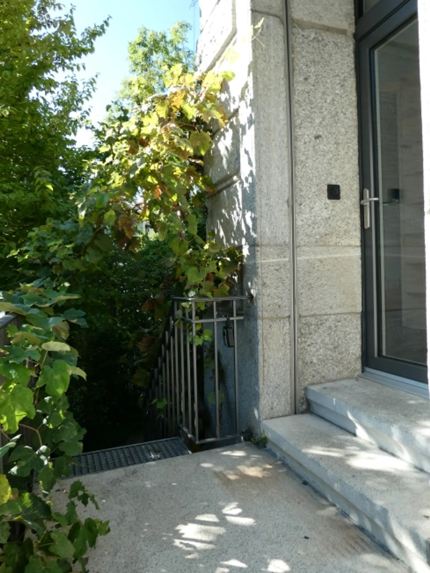 Bijou au milieu de l'étroitesse avec un coin salon vert et confortable - Photo 13 sur 13