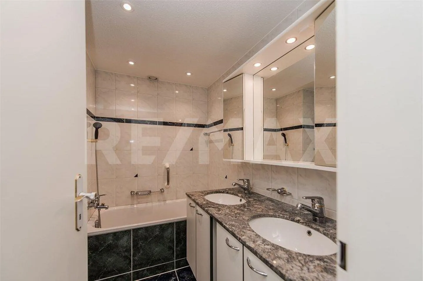 APPARTAMENTO DUPLEX SOLEGGIATO DA 5 A 6 LOCALI CON TERRAZZA DI 56 M² - Foto 10 di 12