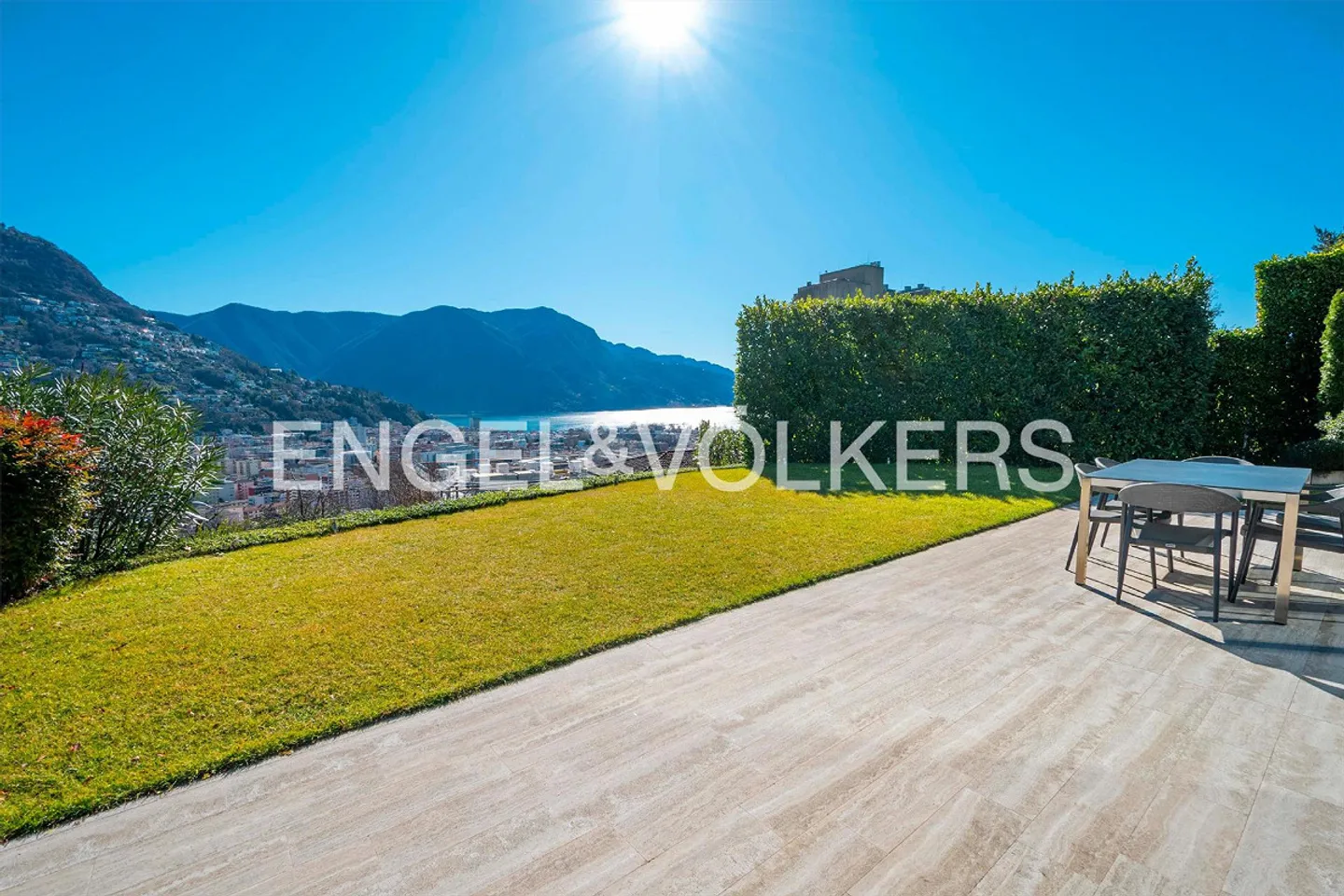 High-quality apartment with garden and lake view - Photo 1 of 13
