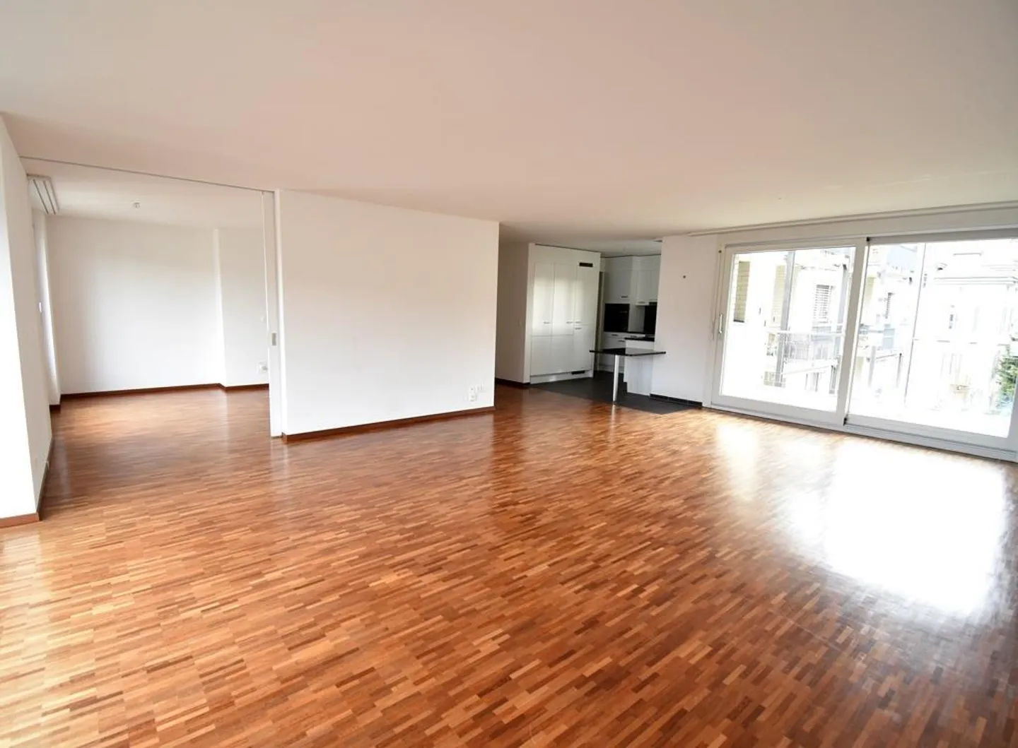Grosszügige, moderne 3.5 Zimmer-Wohnung nähe Kantonsspital - Foto 2 von 8