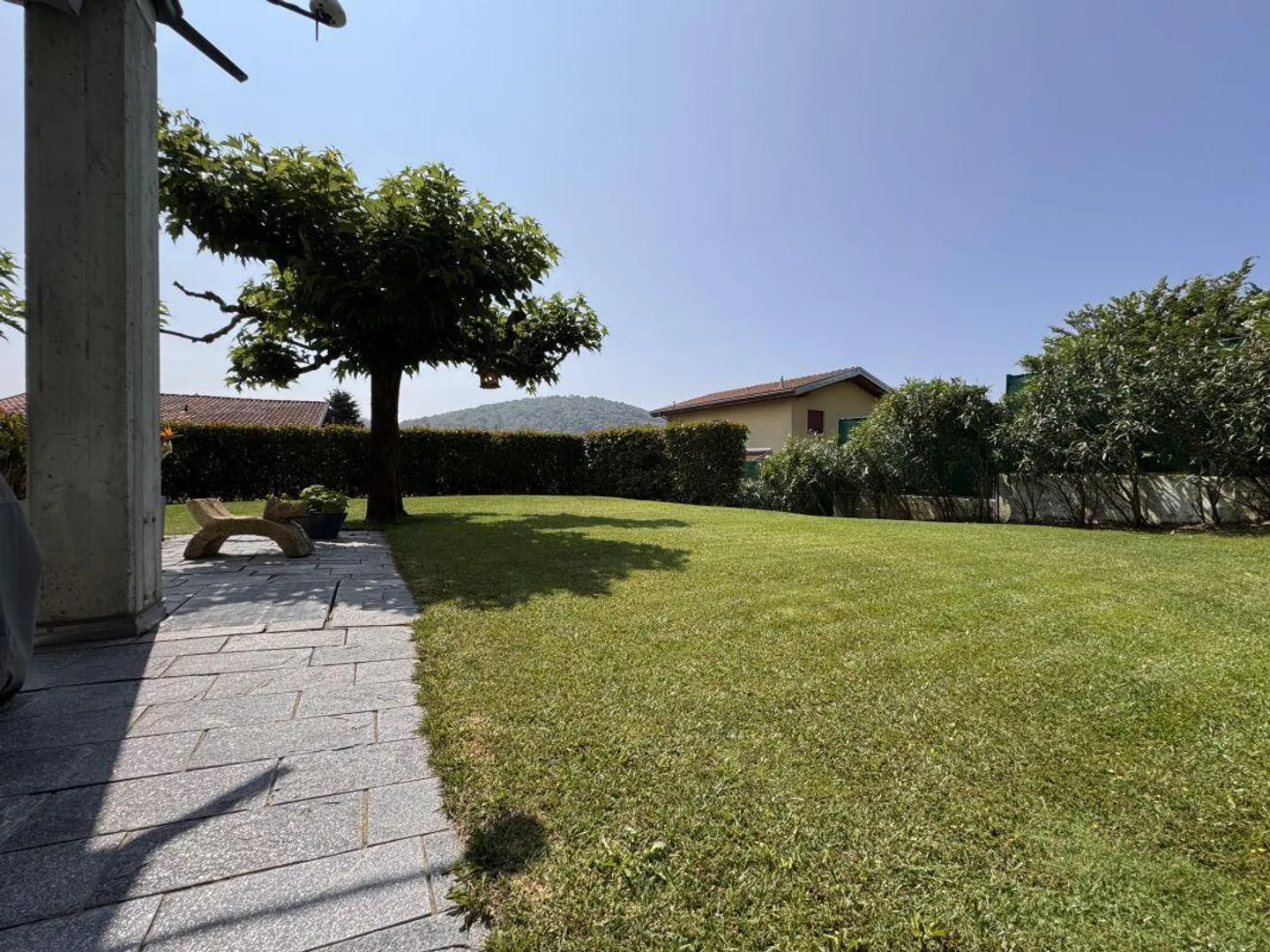 STABIO | VILLA IN PERFEKTER ZUSTAND MIT PRIVATGARTEN - Foto 16 von 17