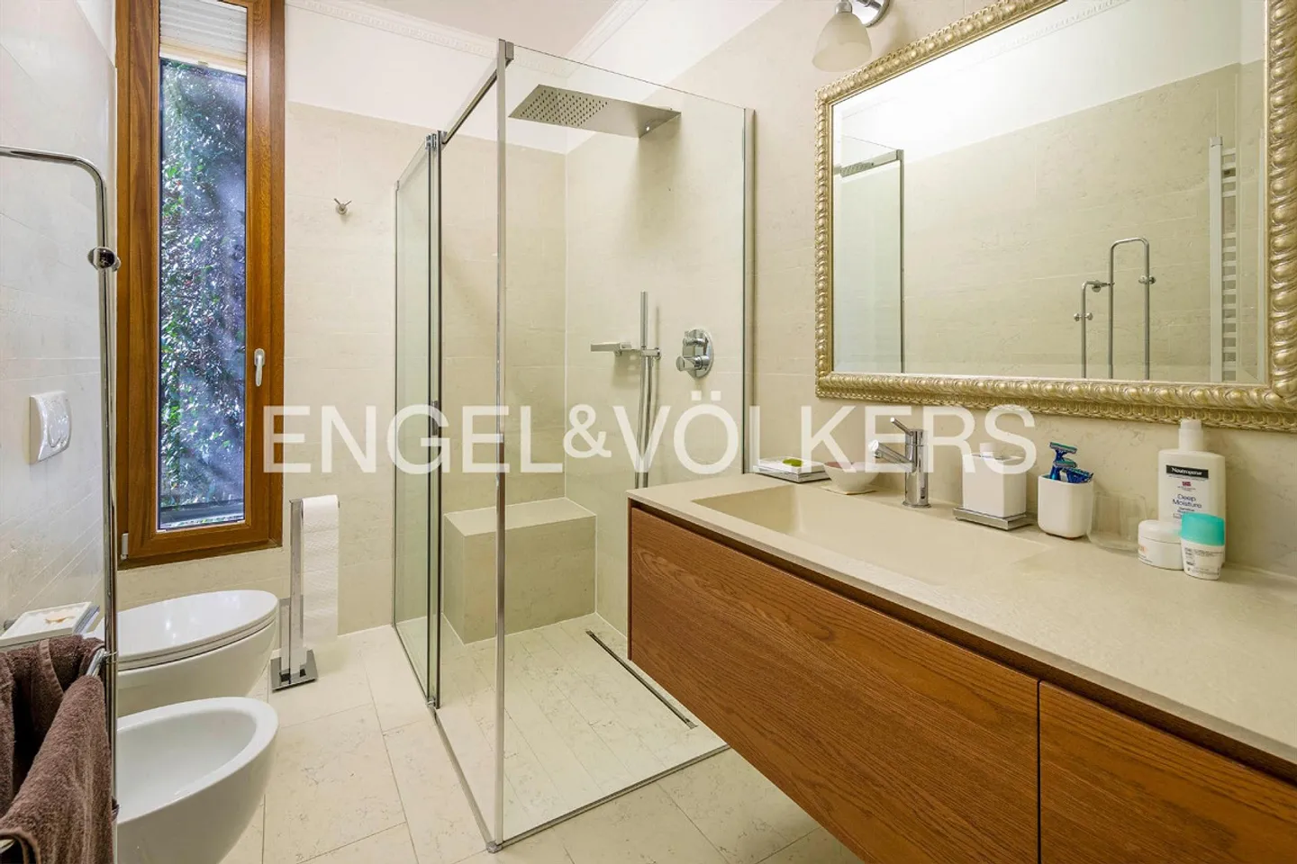 High-quality apartment with garden and lake view - Photo 8 of 13