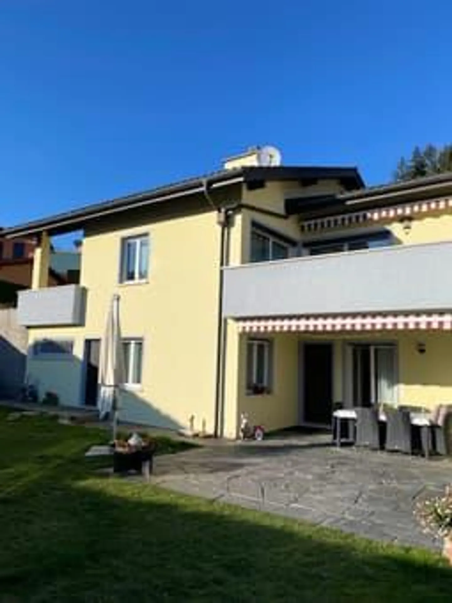 Große Villa mit Garten in Cademario - Foto 2 von 9