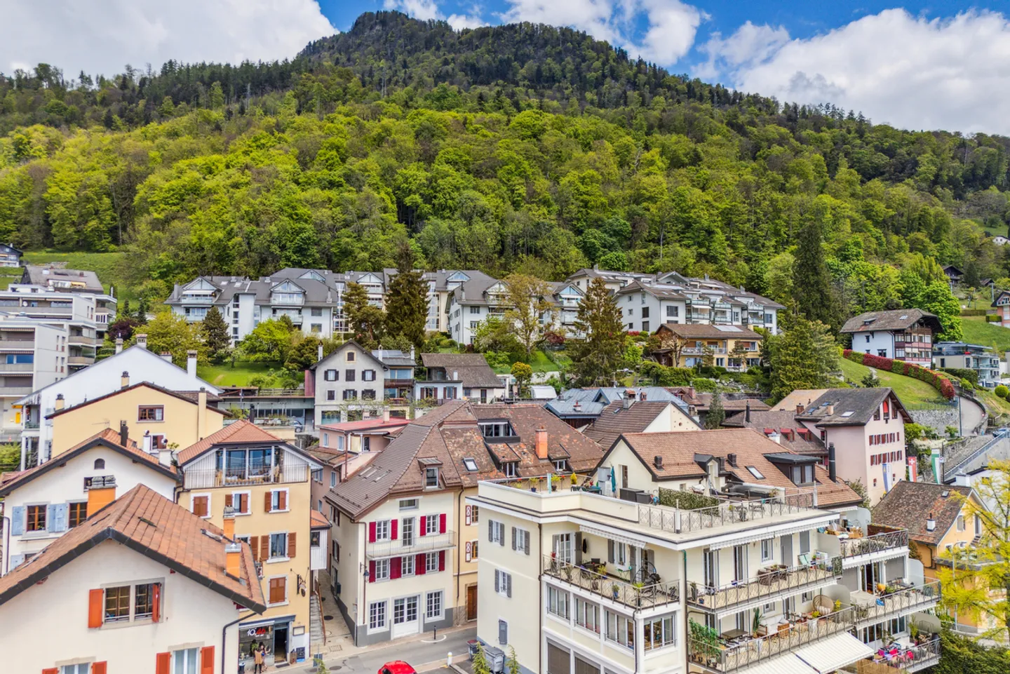 Immeuble d'habitation entièrement rénové avec vue lac - Photo 16 sur 17