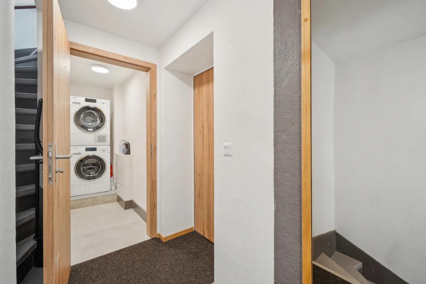 Immeuble d'habitation entièrement rénové avec vue lac - Photo 15 sur 17