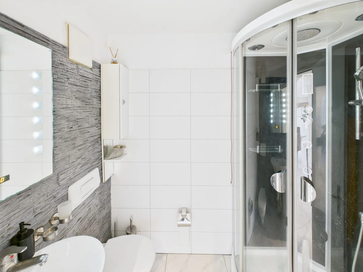 Charmantes Familienhaus mit Garten - Foto 9 von 22