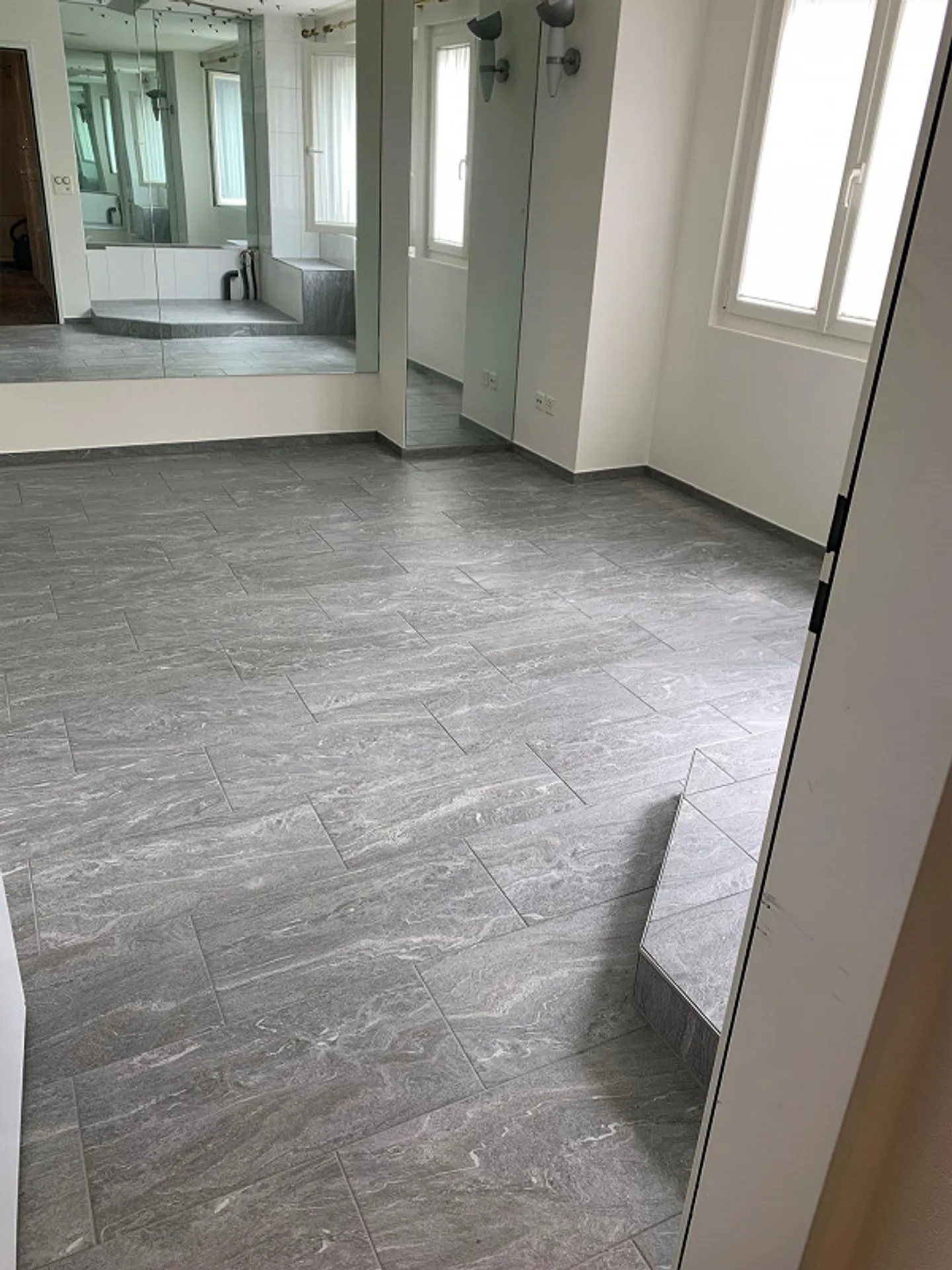 Studio - Photo 3 of 3