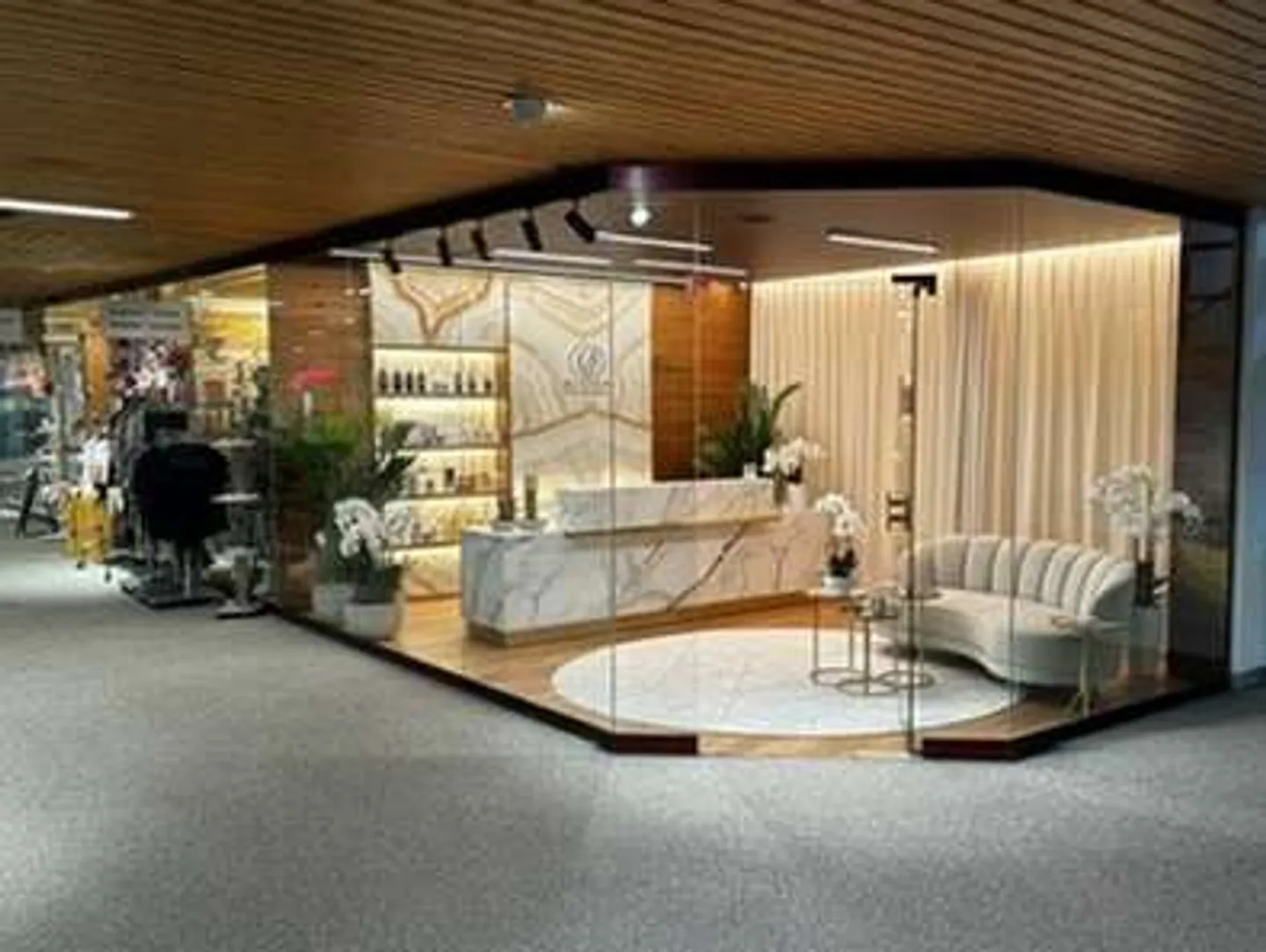 Eleganter Verkaufsraum in St. Moritz - Foto 3 von 15
