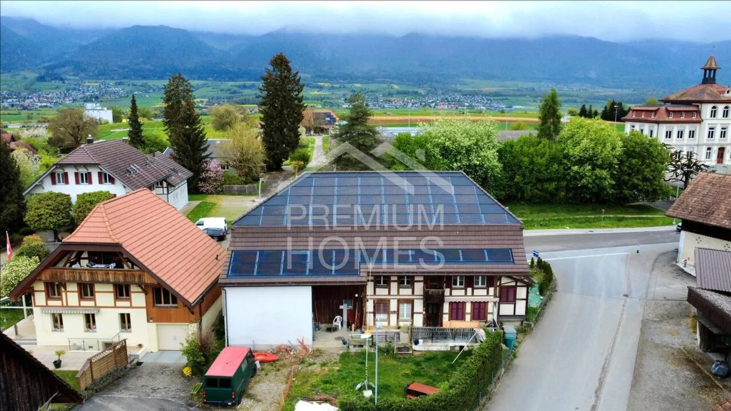 Casa multifamiliare versatile con potenziale di espansione e permessi di costruzione approvati - Foto 5 di 13