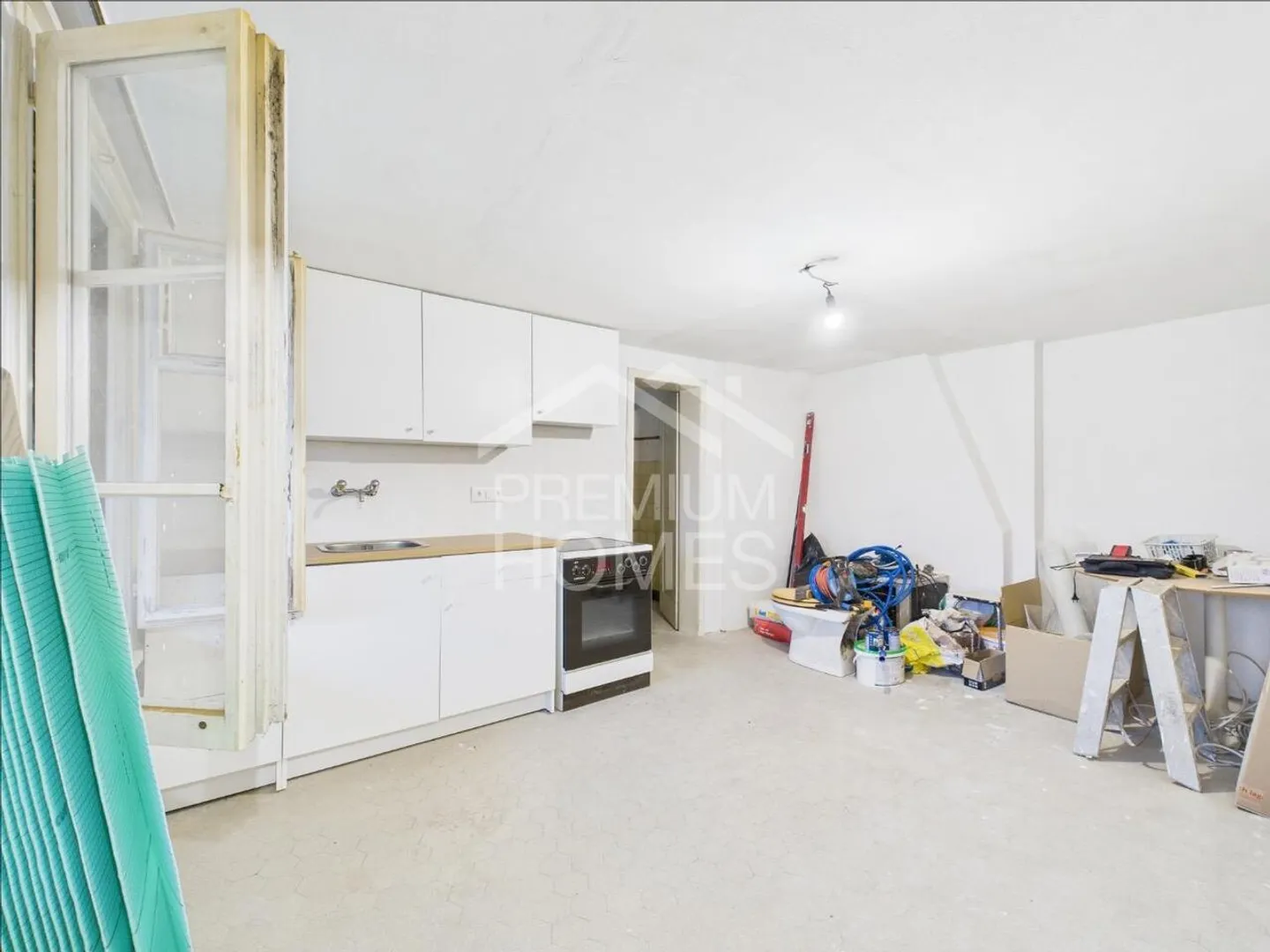 Casa multifamiliare versatile con potenziale di espansione e permessi di costruzione approvati - Foto 8 di 13
