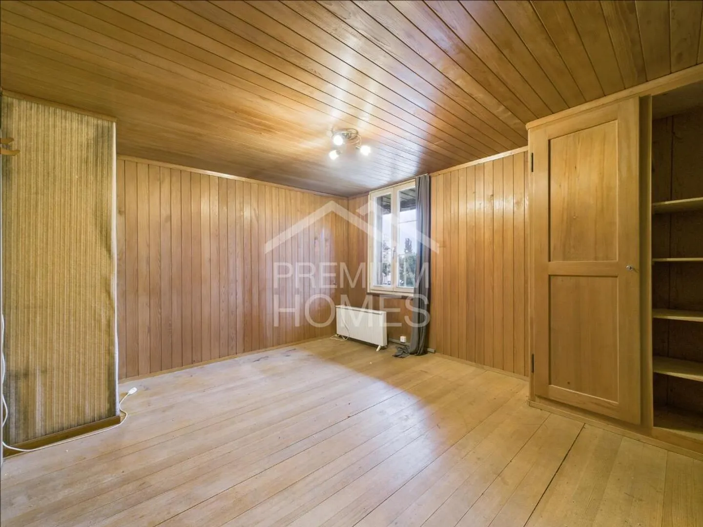 Casa multifamiliare versatile con potenziale di espansione e permessi di costruzione approvati - Foto 11 di 13
