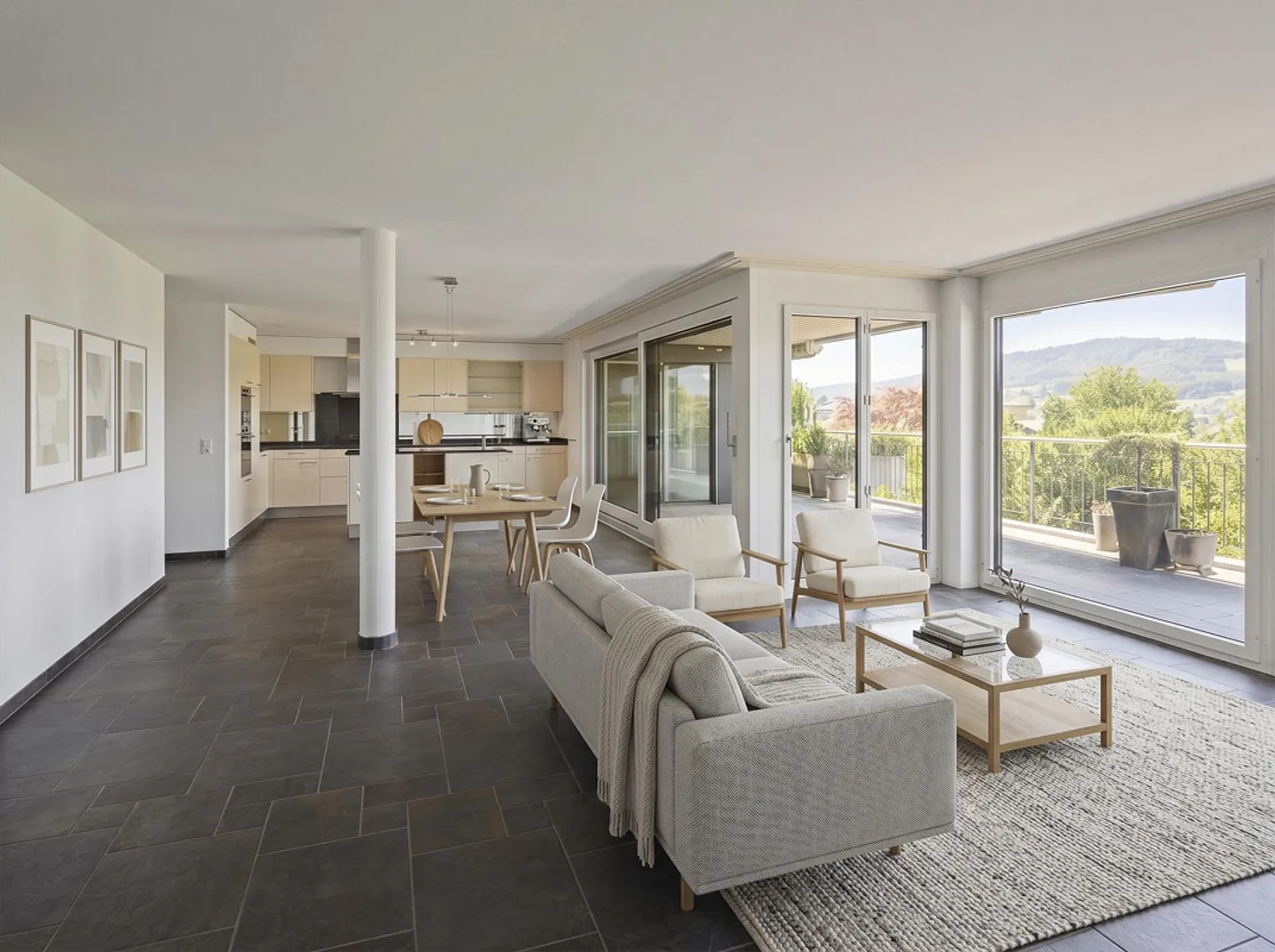 Geräumiges Zuhause mit Seeblick - Foto 2 von 15