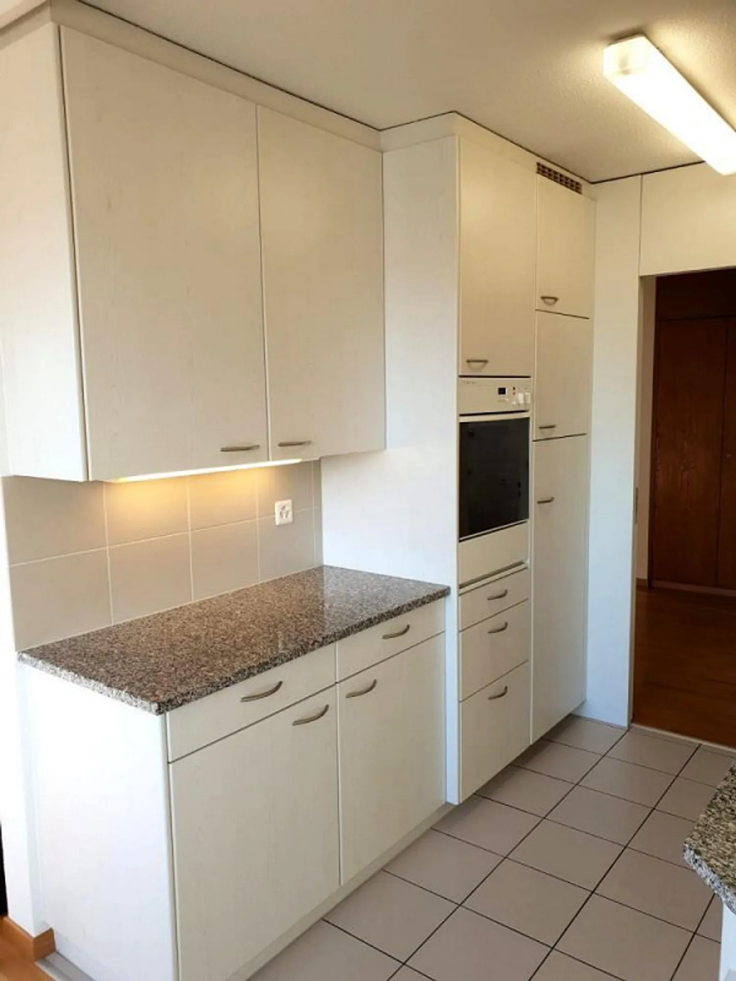 Spacious Penthouse Apartment in Schwerzenbach - Photo 5 of 13