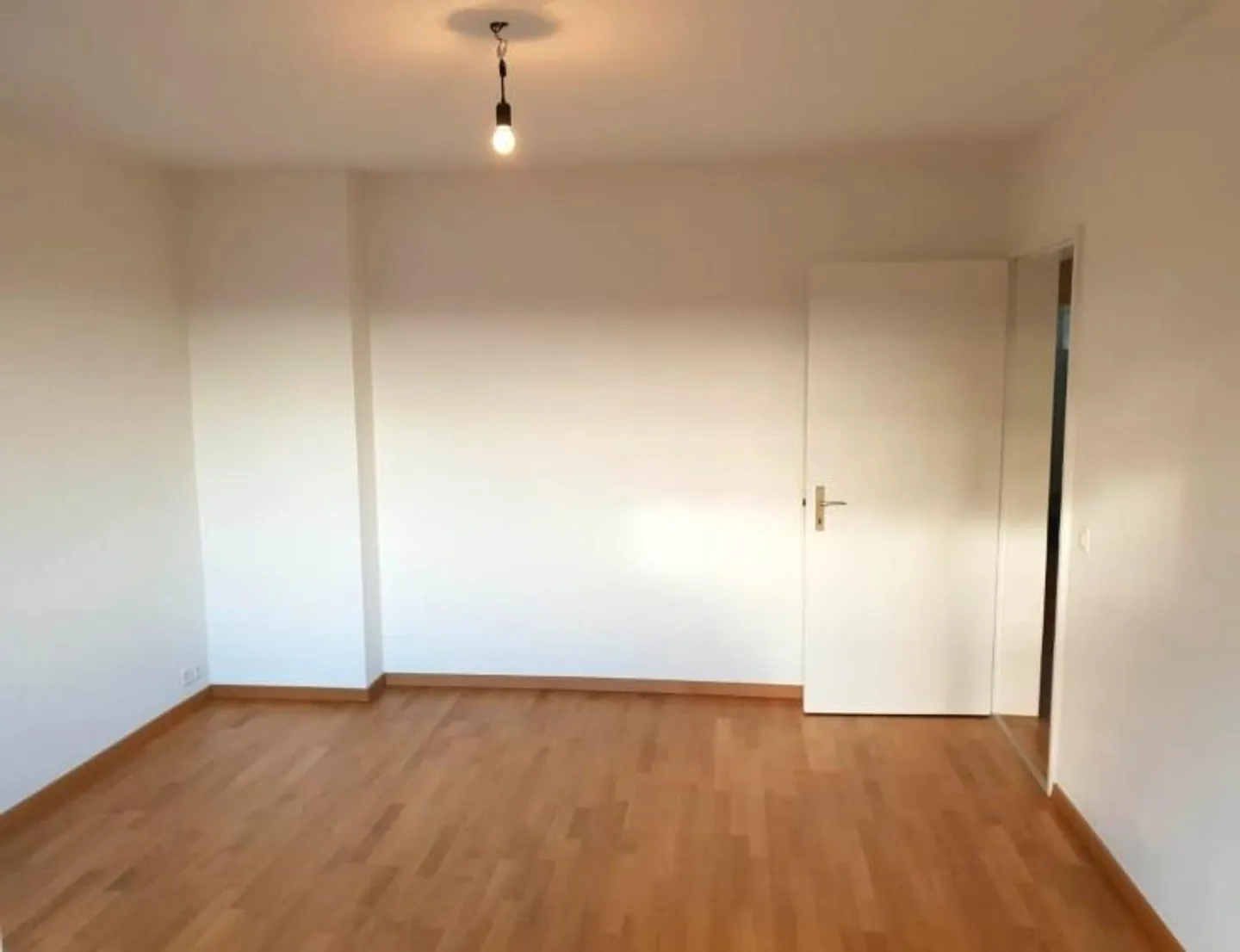 Spacious Penthouse Apartment in Schwerzenbach - Photo 8 of 13