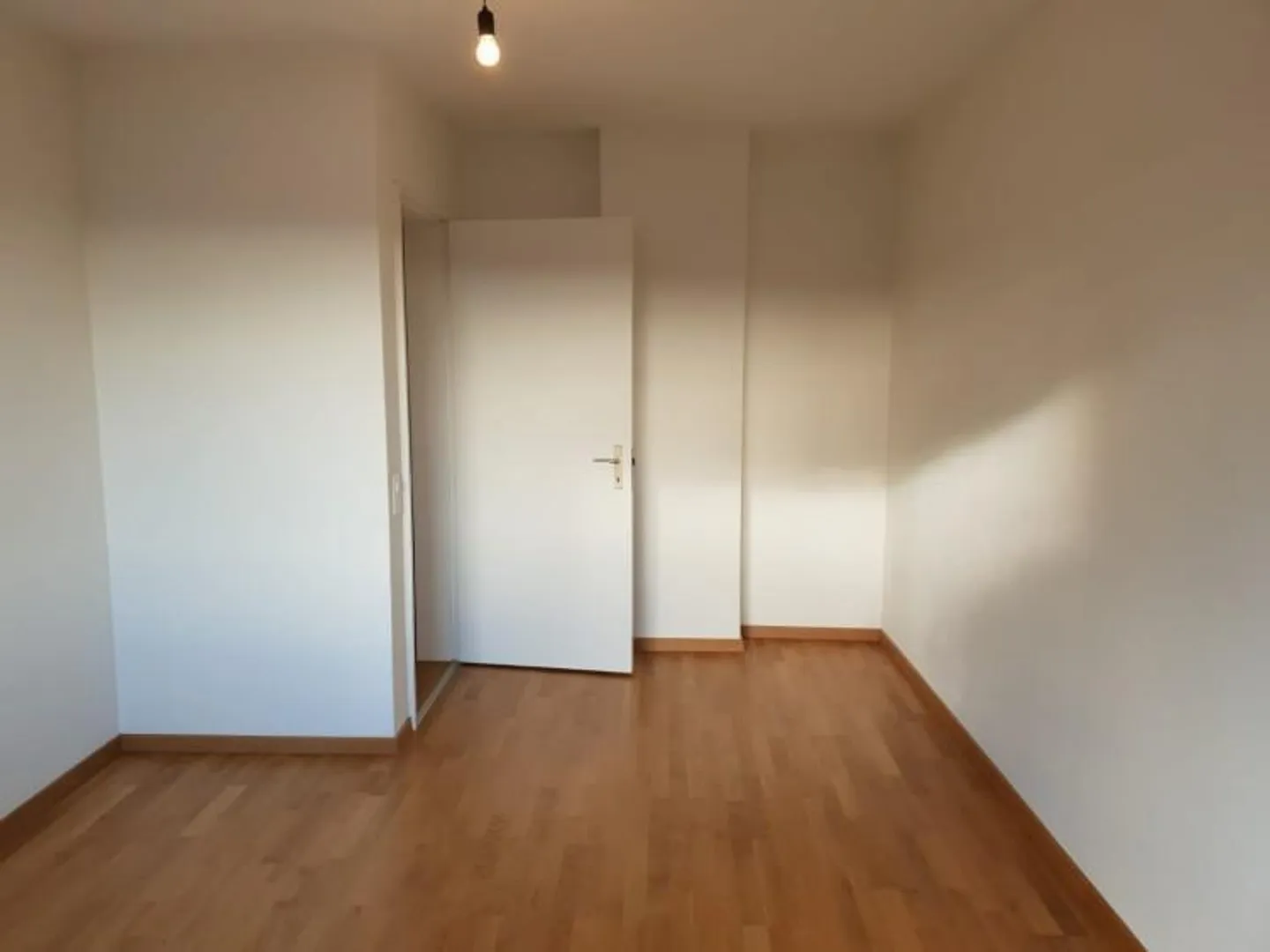 Spacious Penthouse Apartment in Schwerzenbach - Photo 9 of 13