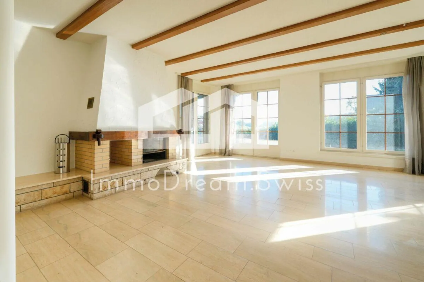 Villa di campagna spaziosa 11,5 stanze, con stalla per cavalli e 5 garage - Foto 1 di 18