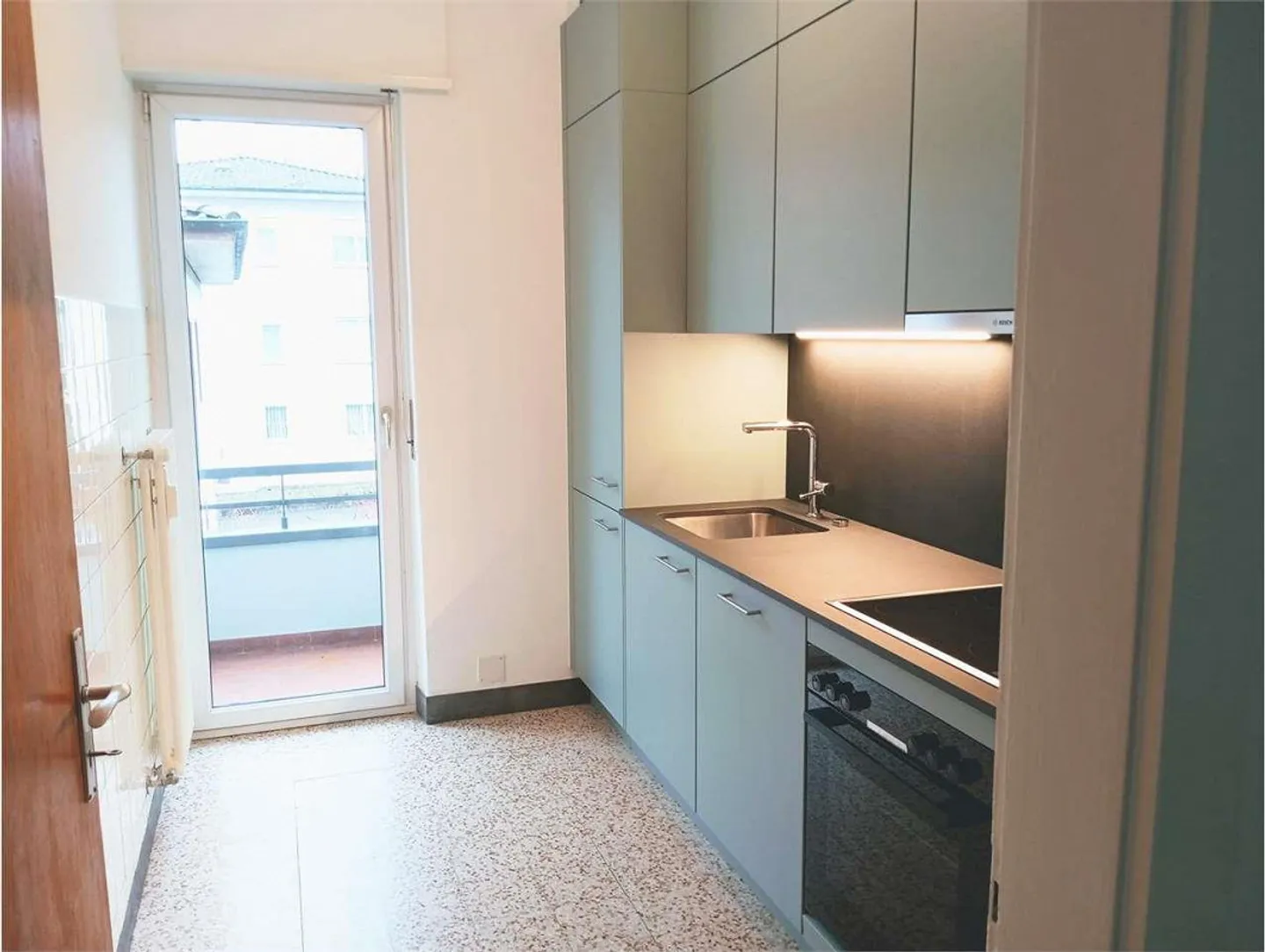 BRIGHT 4.5-ROOM APARTMENT WITH GARDEN IN COLDRERIO - Photo 2 of 10