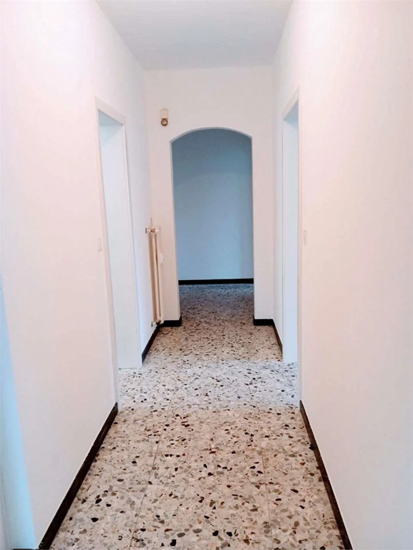 BRIGHT 4.5-ROOM APARTMENT WITH GARDEN IN COLDRERIO - Photo 6 of 10