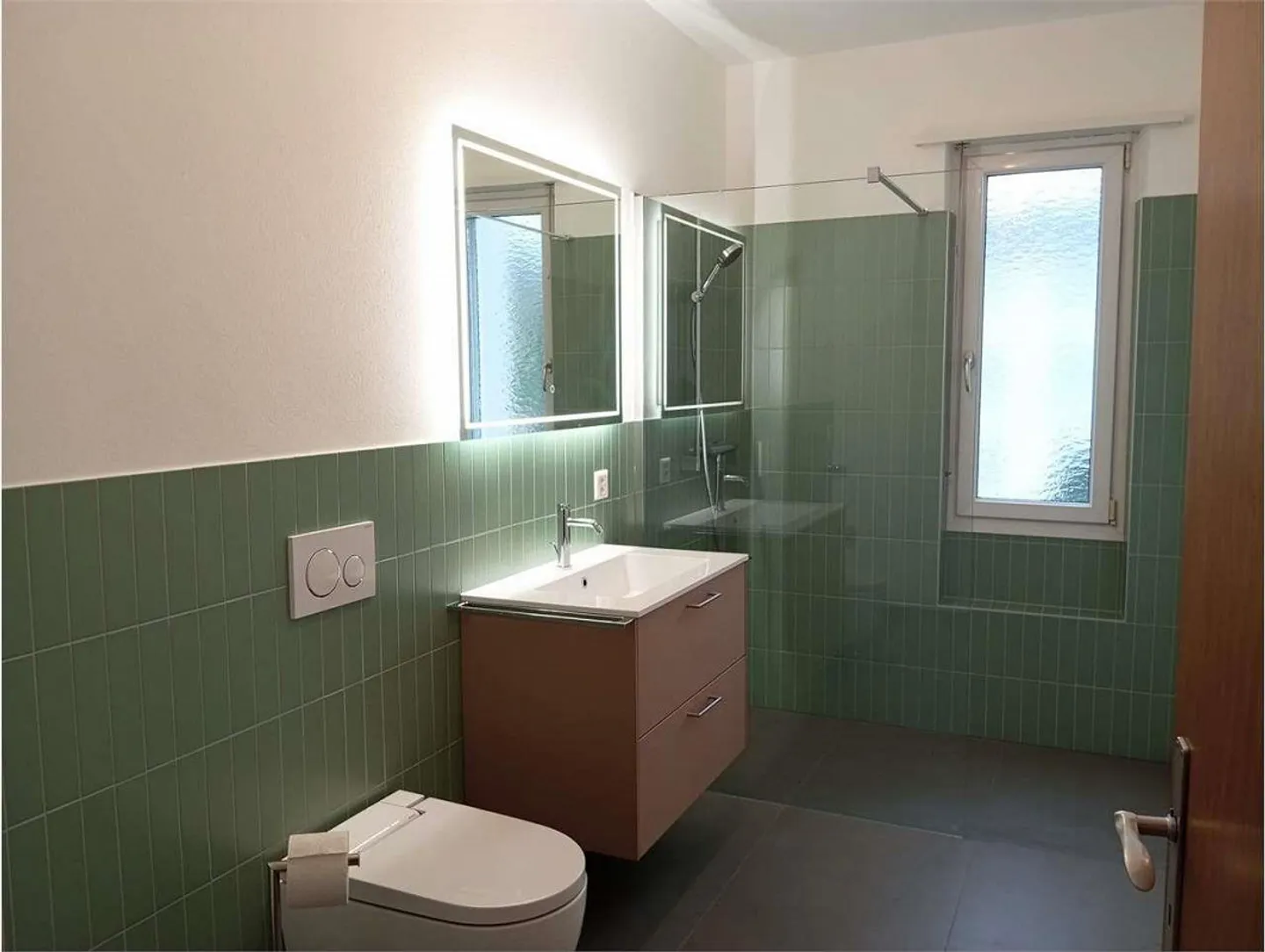 BRIGHT 4.5-ROOM APARTMENT WITH GARDEN IN COLDRERIO - Photo 7 of 10