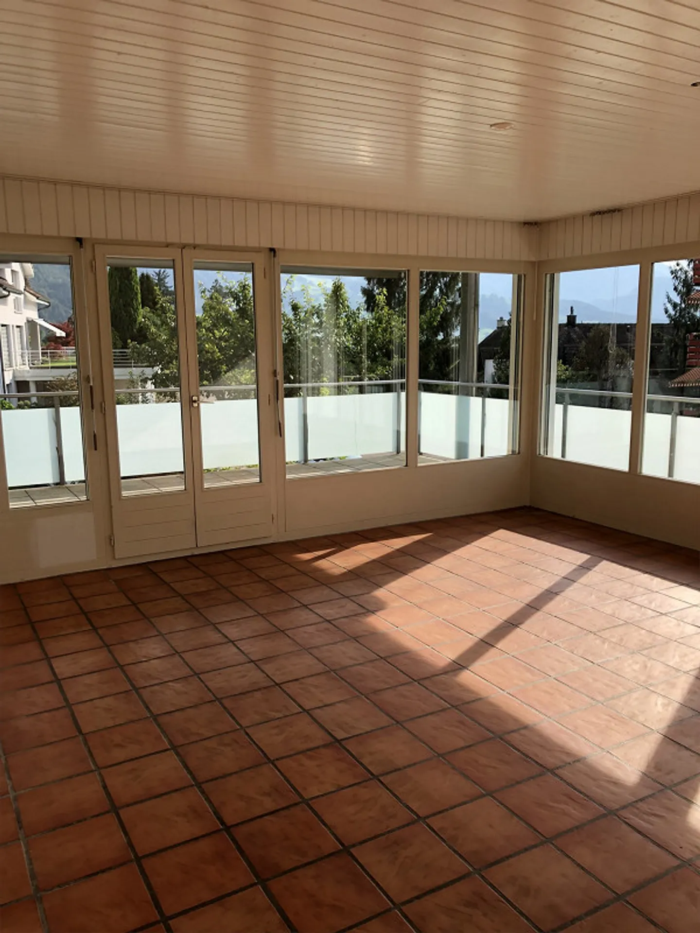 Helle Wohnung mit Bergblick - Foto 2 von 4