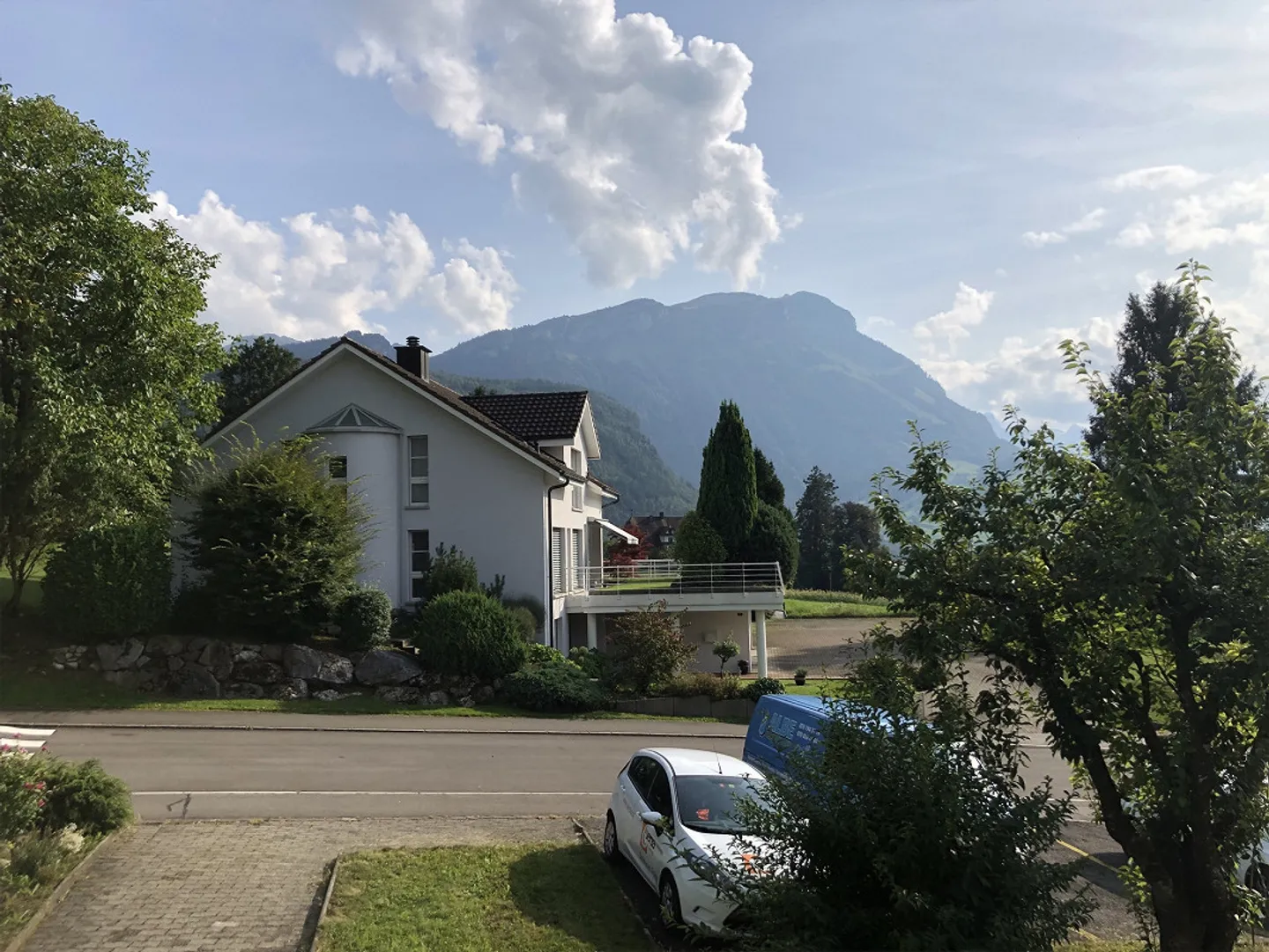 Helle Wohnung mit Bergblick - Foto 3 von 4