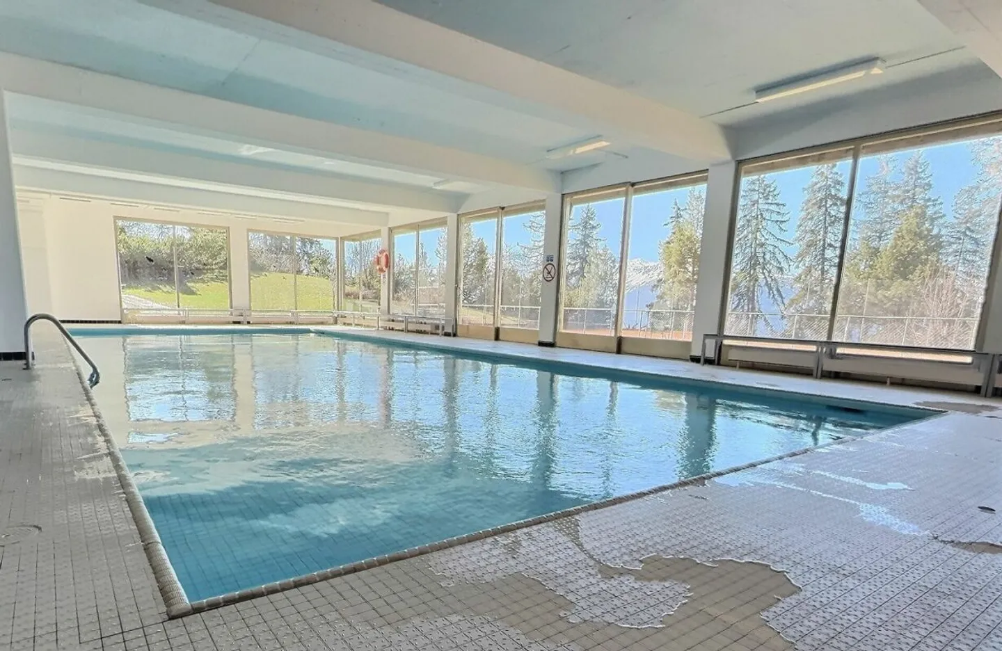 Charming Apartment with Terrace - Photo 3 of 5