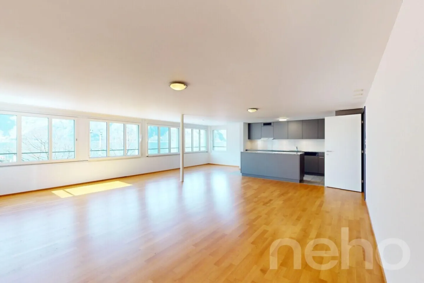 Dreamlike 5.5-room apartments in the heart of Flüelen with lake view - Photo 1 of 13