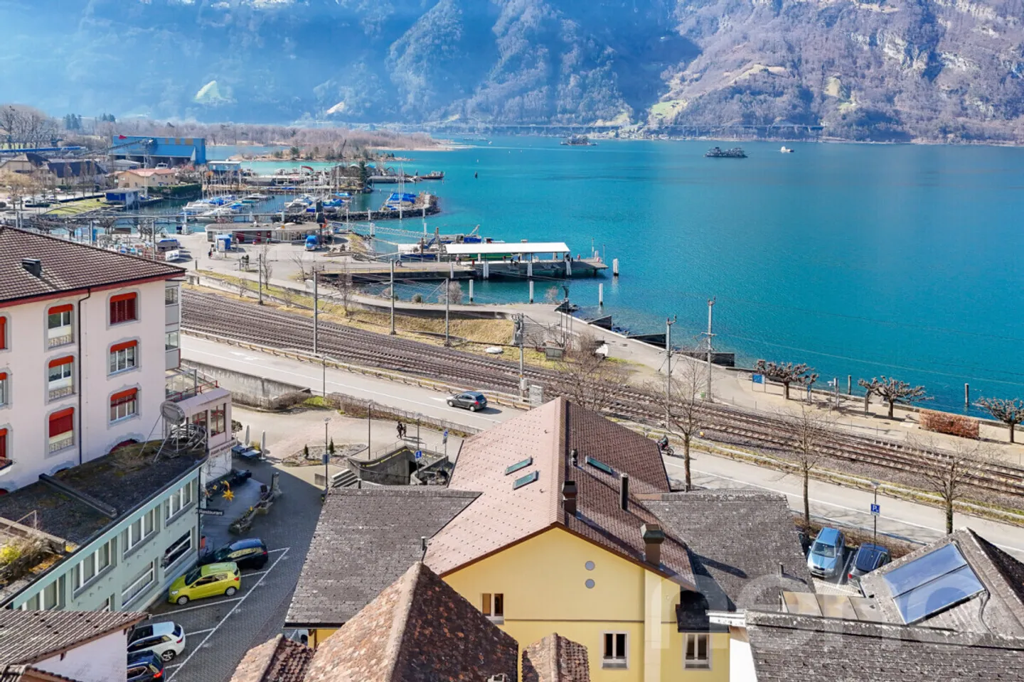 Dreamlike 5.5-room apartments in the heart of Flüelen with lake view - Photo 4 of 13