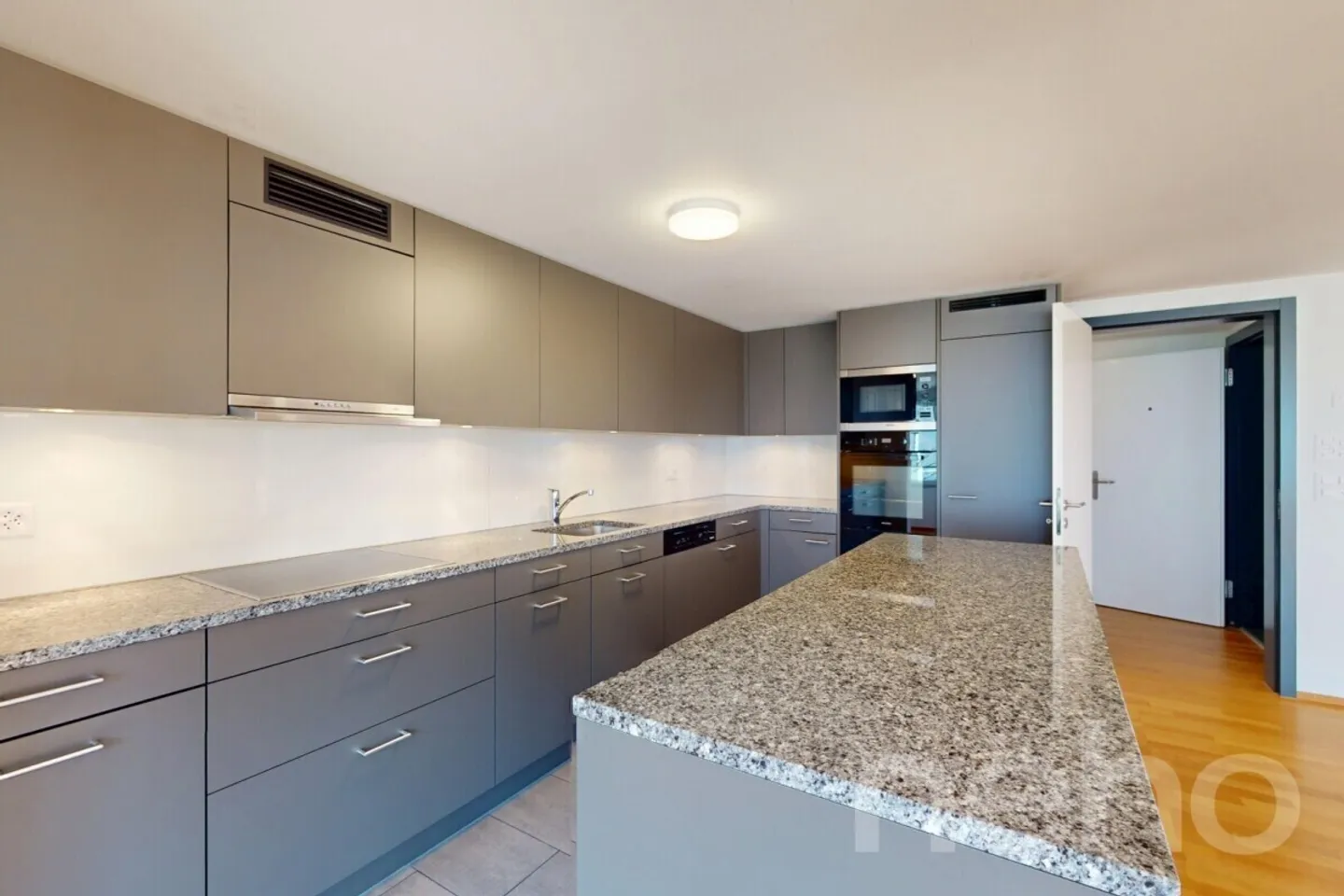 Dreamlike 5.5-room apartments in the heart of Flüelen with lake view - Photo 5 of 13