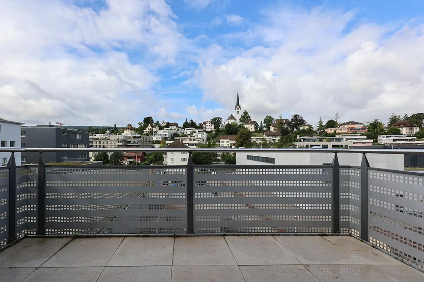 Appartement sous les toits charmant - Photo 2 sur 7