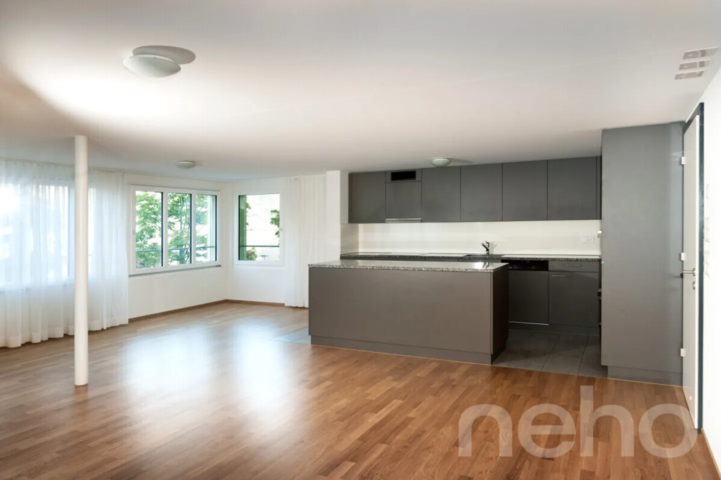 Dreamlike 5.5-room apartments in the heart of Flüelen with lake view - Photo 3 of 13