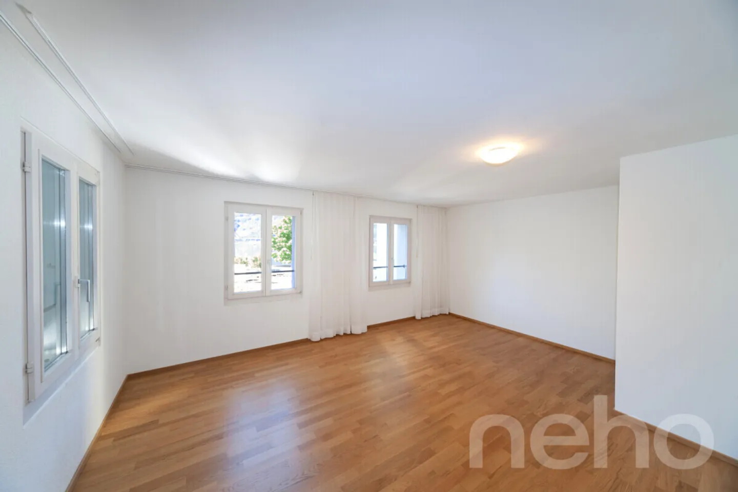 Dreamlike 5.5-room apartments in the heart of Flüelen with lake view - Photo 8 of 13