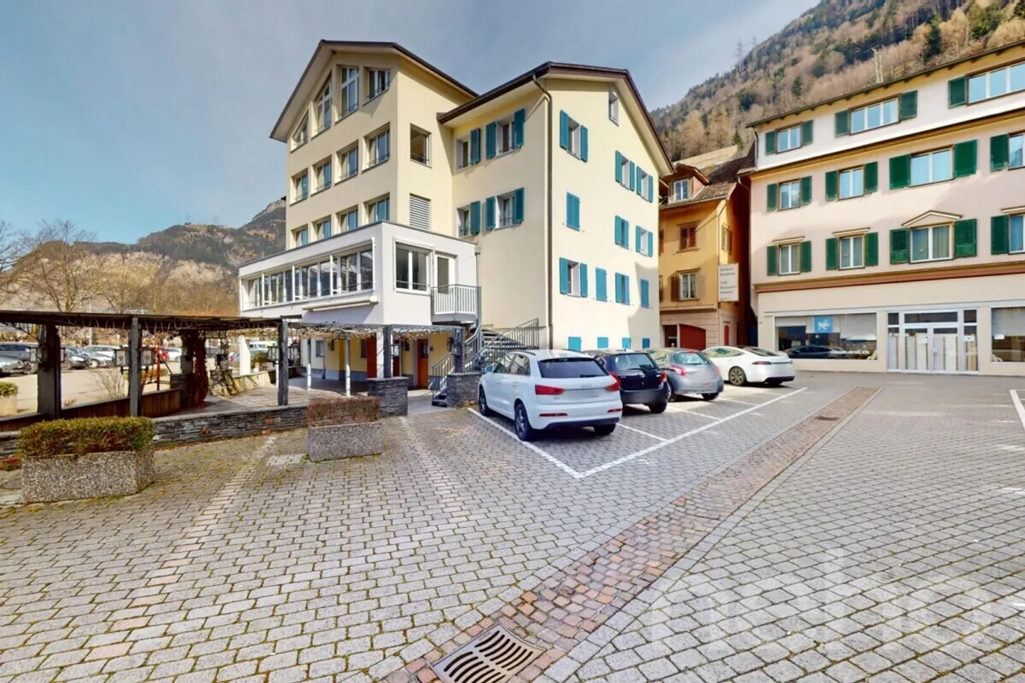 Dreamlike 5.5-room apartments in the heart of Flüelen with lake view - Photo 12 of 13