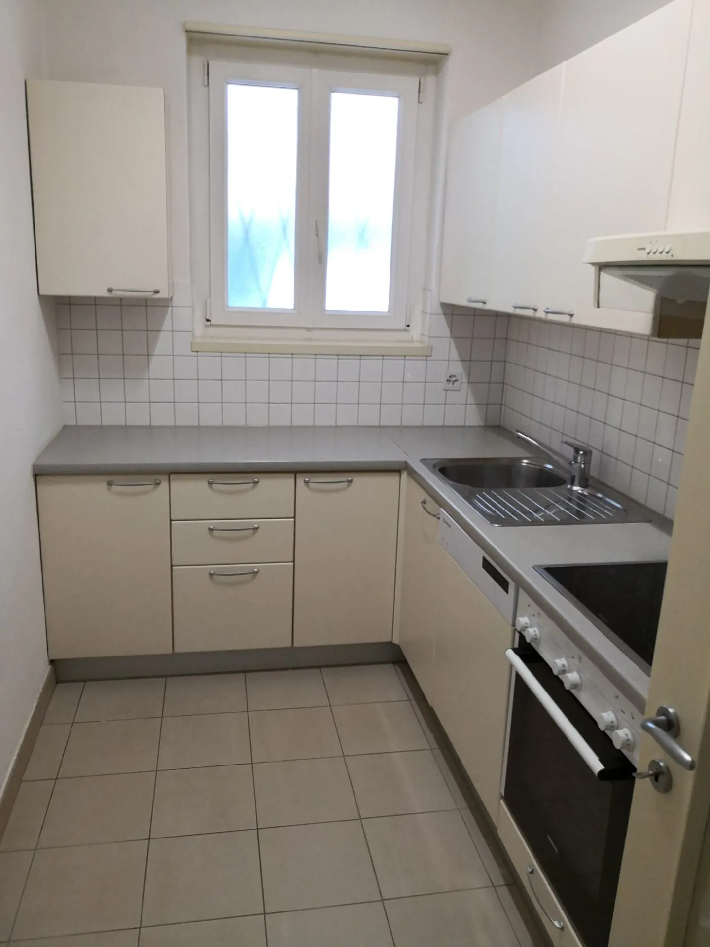 Location d'un appartement de 3 1/2 pièces avec vue sur le lac et à seulement deux pas du LAC - Photo 5 sur 6