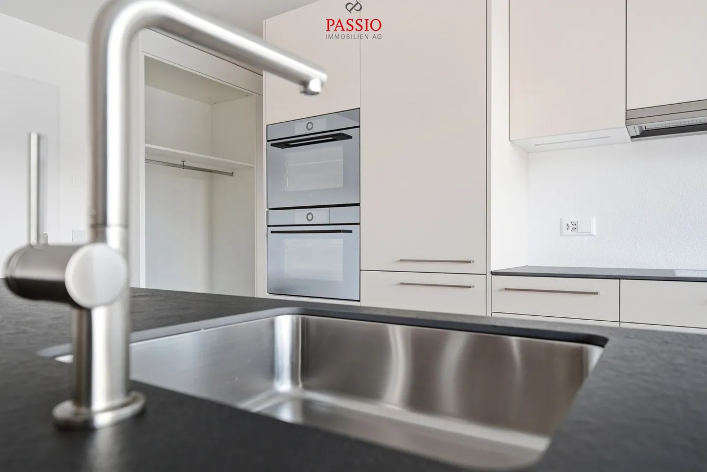 Exclusive 5.5-room new ground floor apartment with high-quality finish - Photo 6 of 14