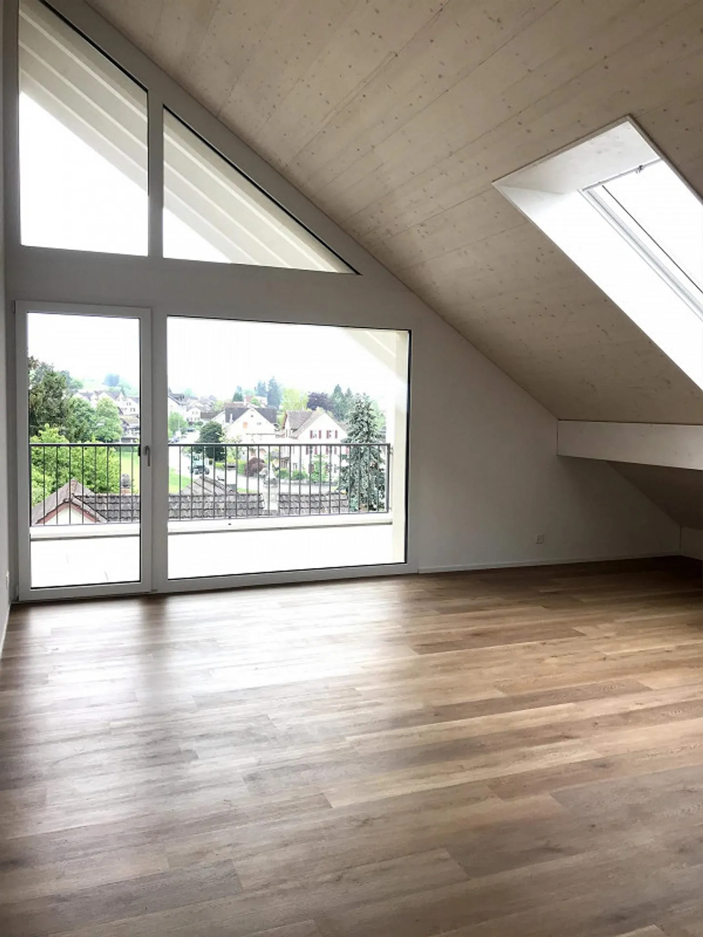 Appartamento mansardato di 2,5 locali in standard di proprietà - Foto 1 di 7