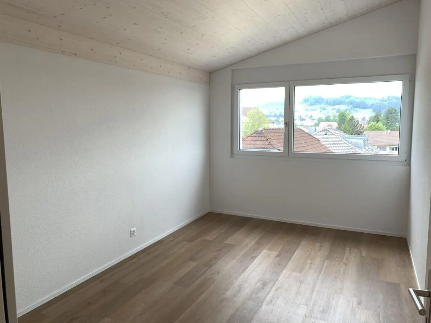 Appartamento mansardato di 2,5 locali in standard di proprietà - Foto 3 di 7