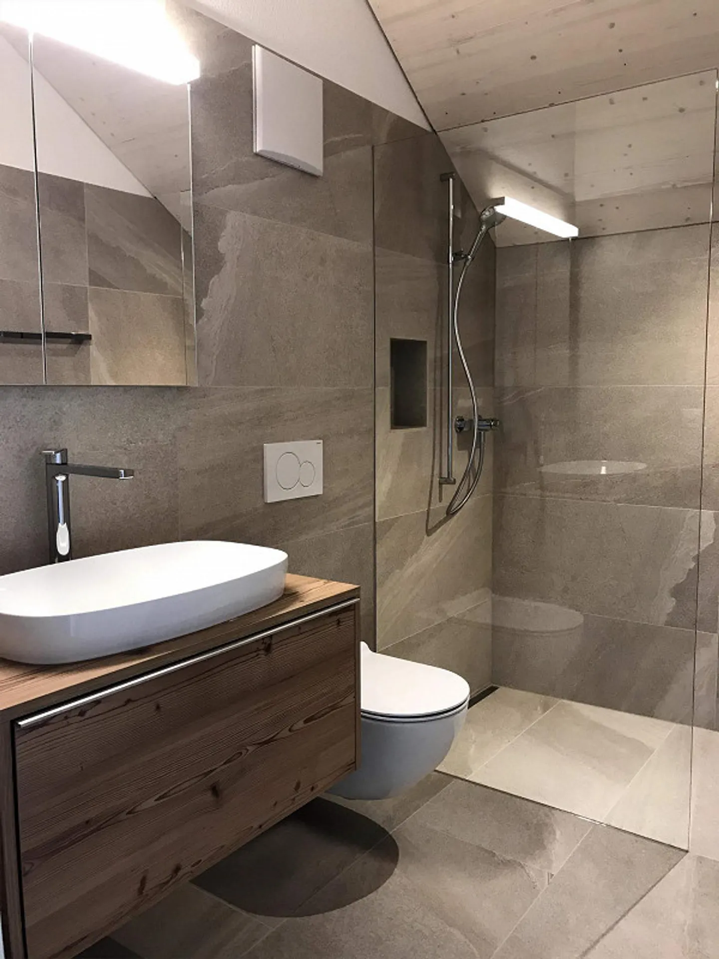 Appartamento mansardato di 2,5 locali in standard di proprietà - Foto 4 di 7