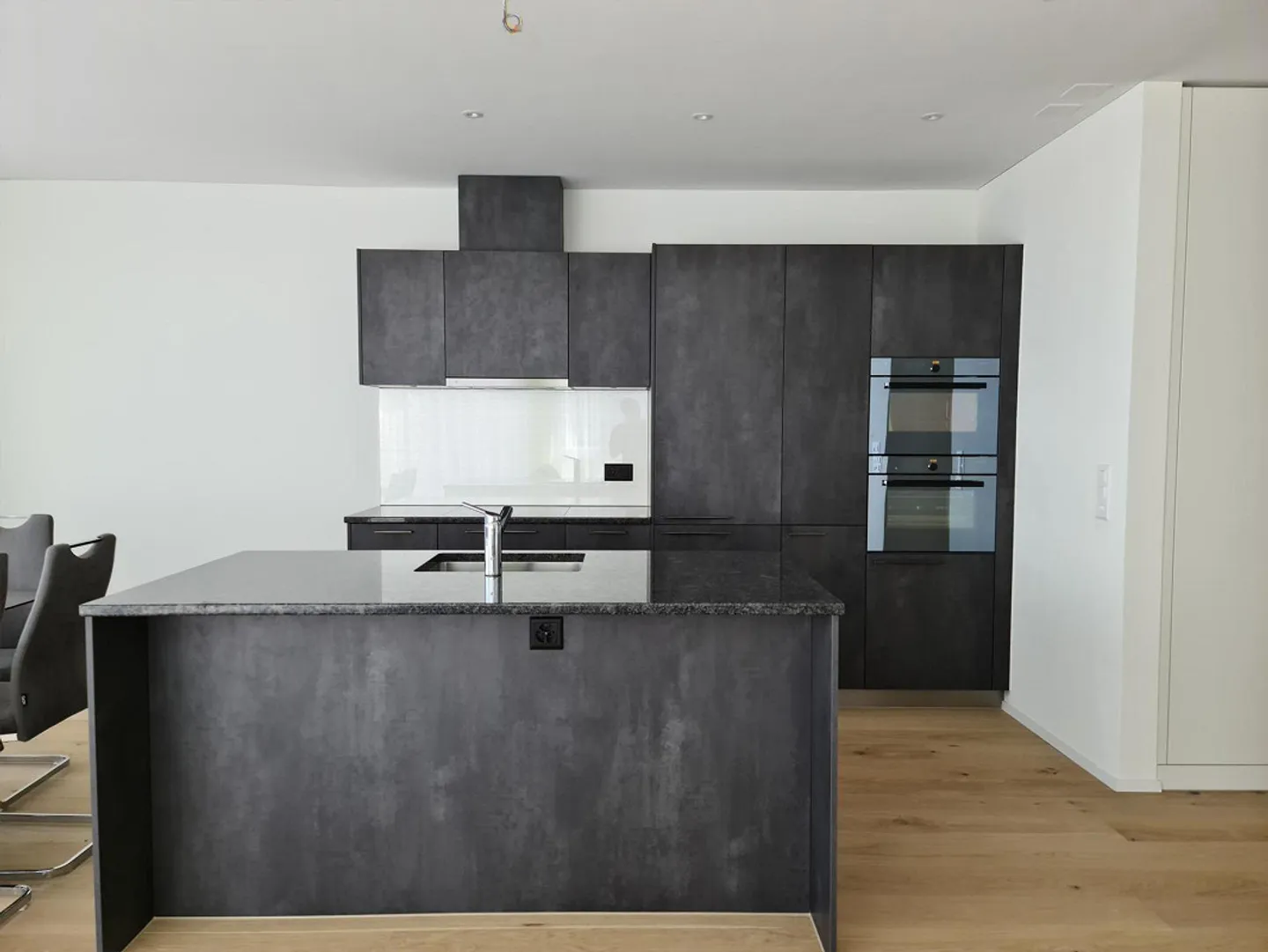 Moderno appartamento di 3,5 stanze con vista fantastica - Foto 3 di 7