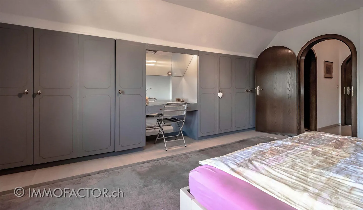 Charming Home with Old Building Flair, Plenty of Space & Sunny Balcony 💕 - Photo 8 of 16