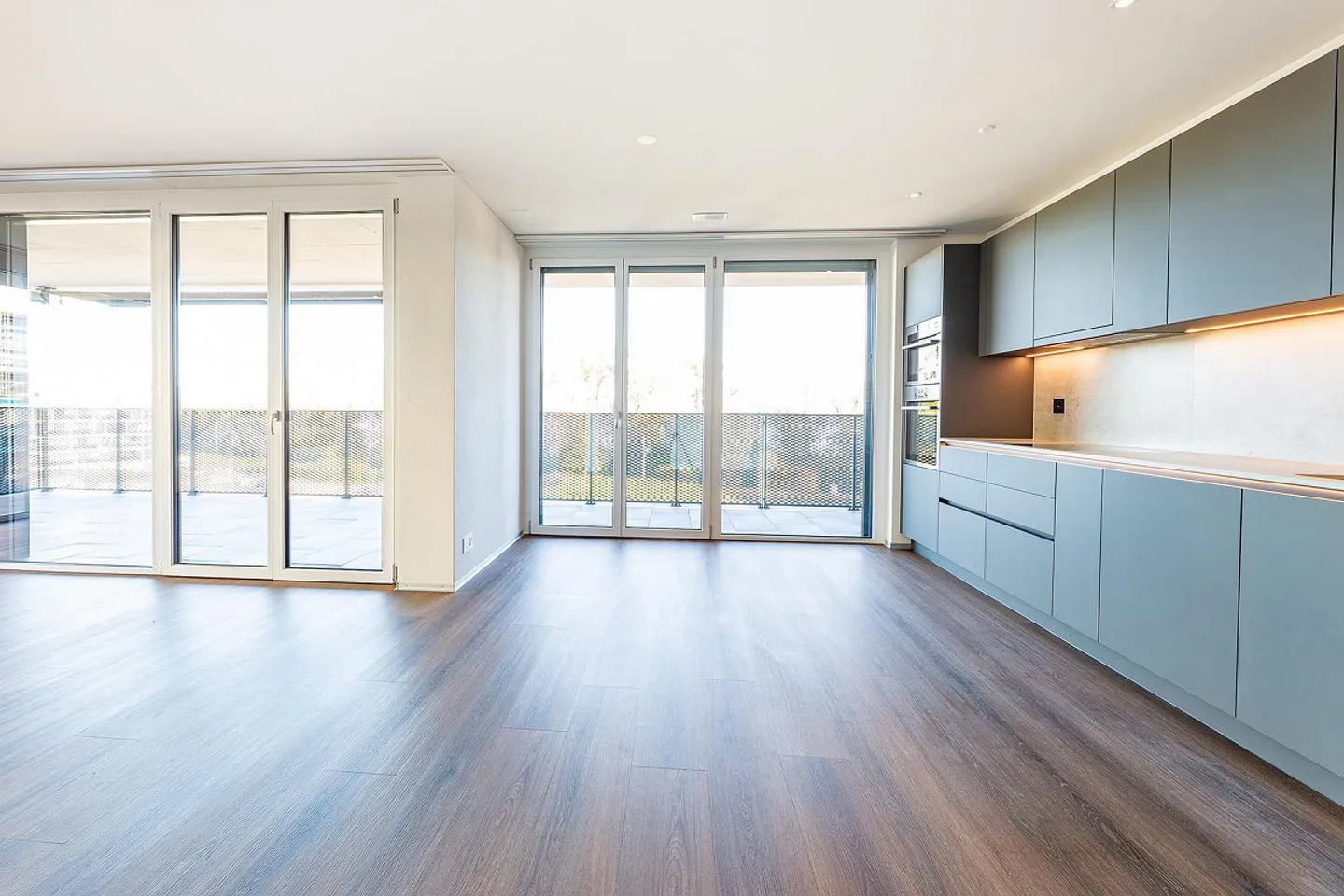 Appartamento moderno Minergie vicino al lago con balcone e Smart Home - Foto 2 di 12