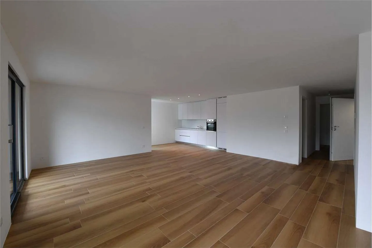 Geräumige Wohnung mit Terrasse - Foto 2 von 13