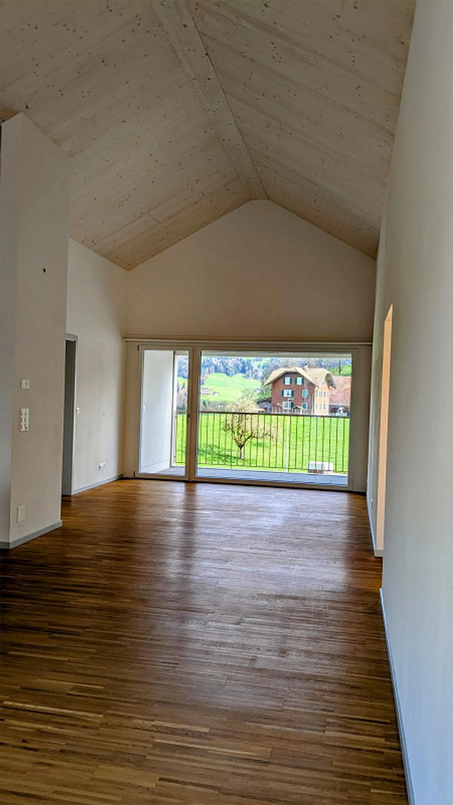 Luxuriöse Dachwohnung mit Bergblick - Foto 1 von 11